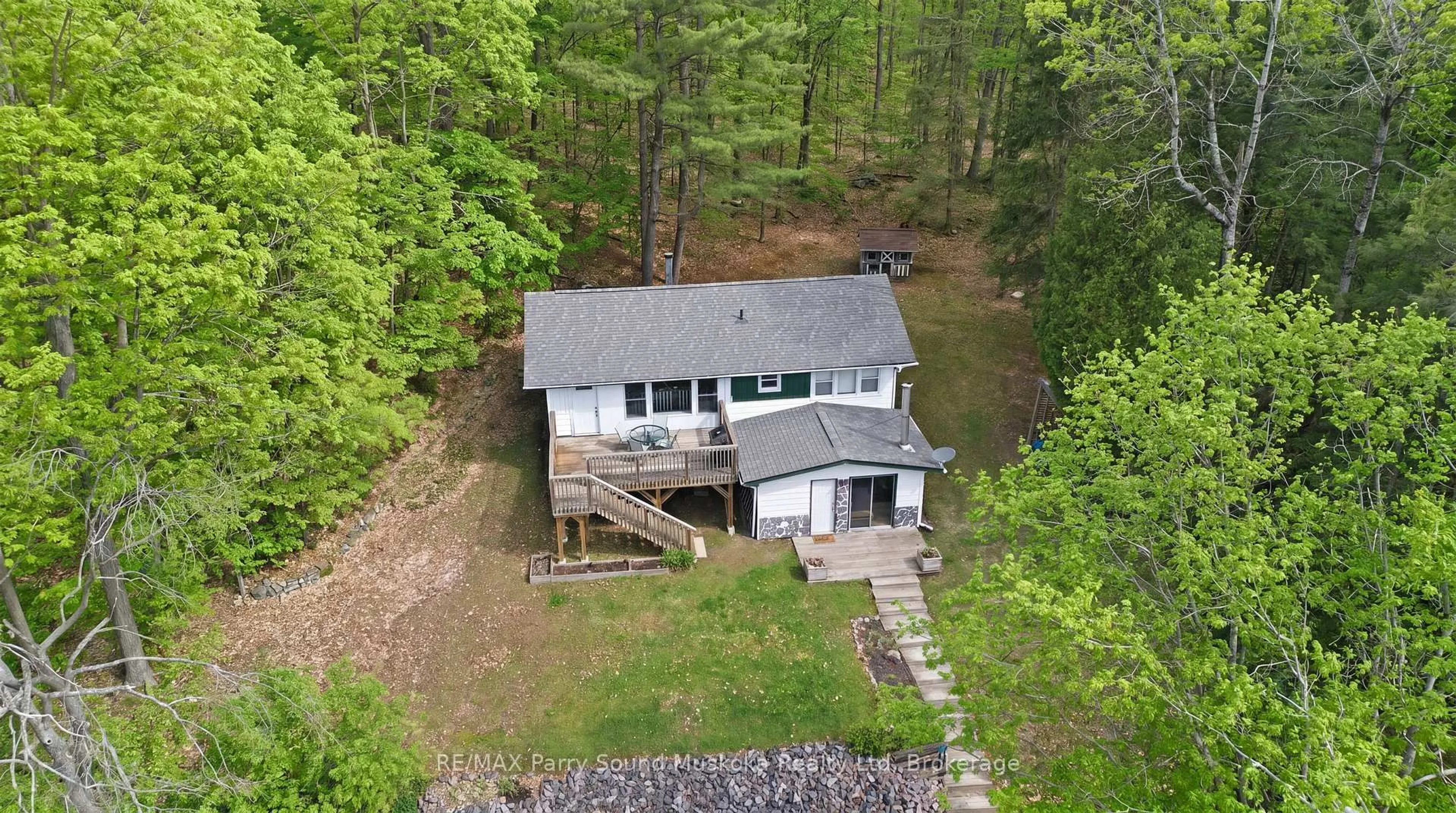 A pic from outside/outdoor area/front of a property/back of a property/a pic from drone, unknown for 1 Woods Lane, Seguin Ontario P2A 2W8