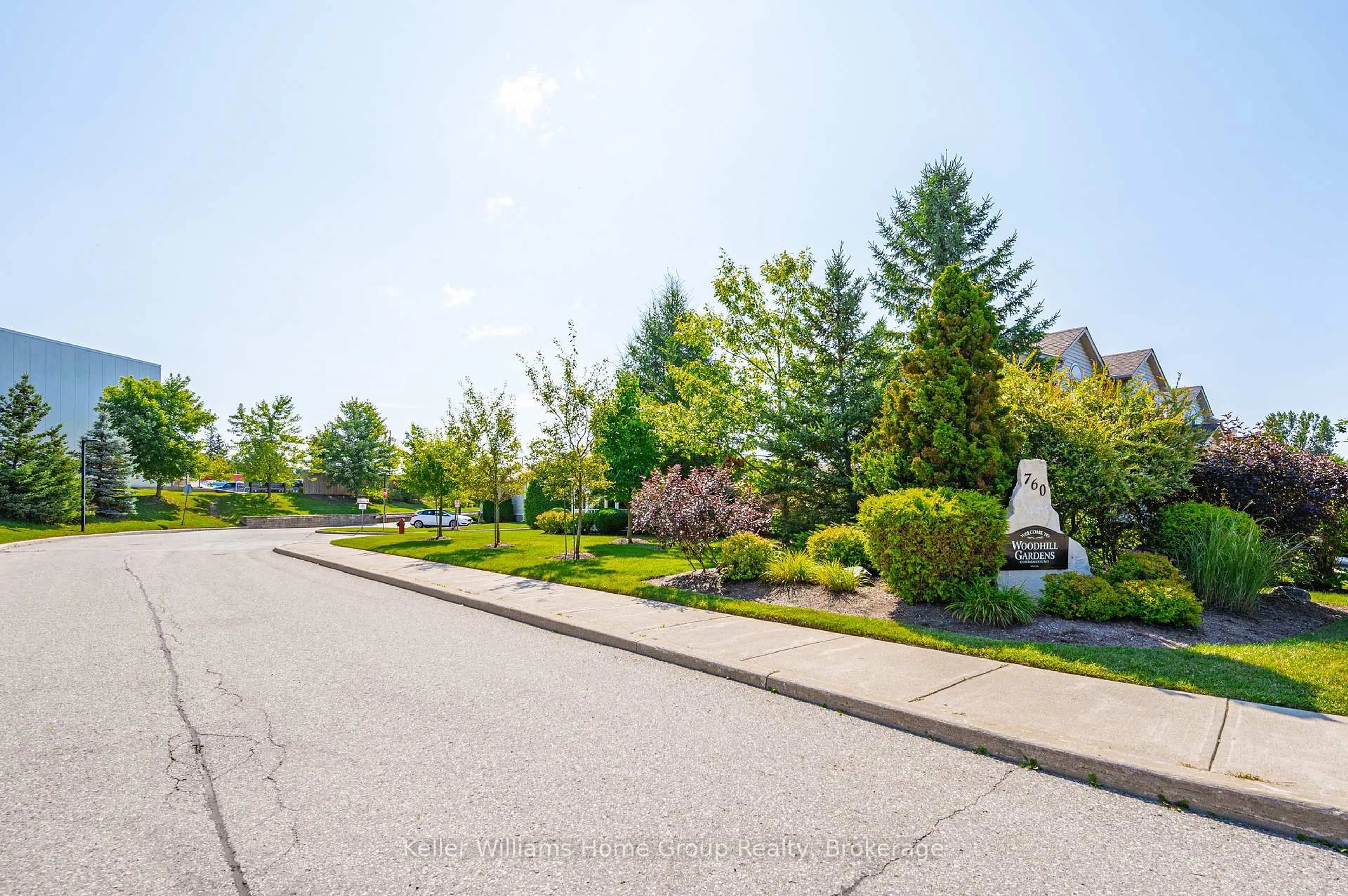 Patio, street for 760 Woodhill Dr #119, Centre Wellington Ontario N1M 3W5