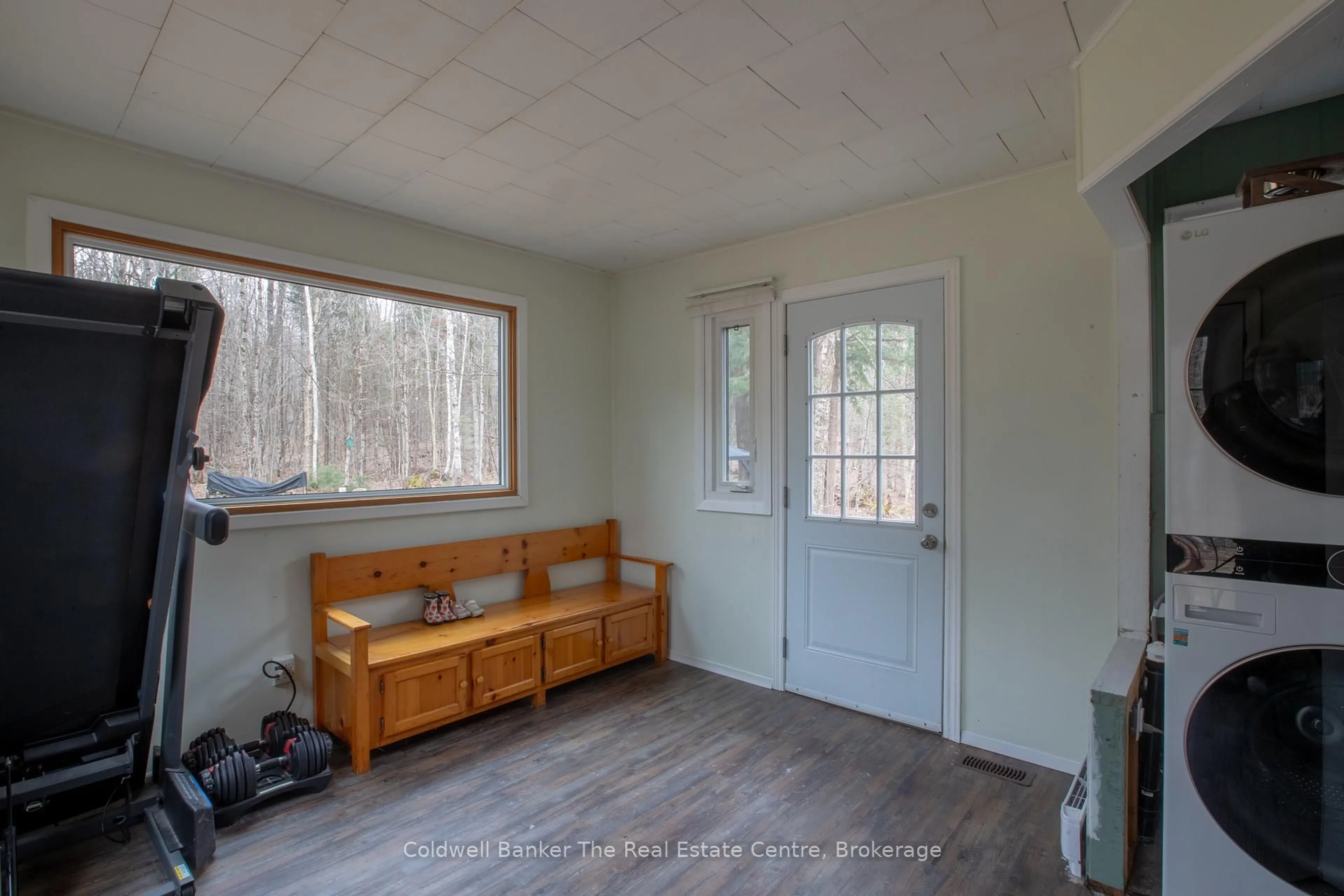 Indoor entryway for 3016 118 Highway, Bracebridge Ontario P1L 1X1