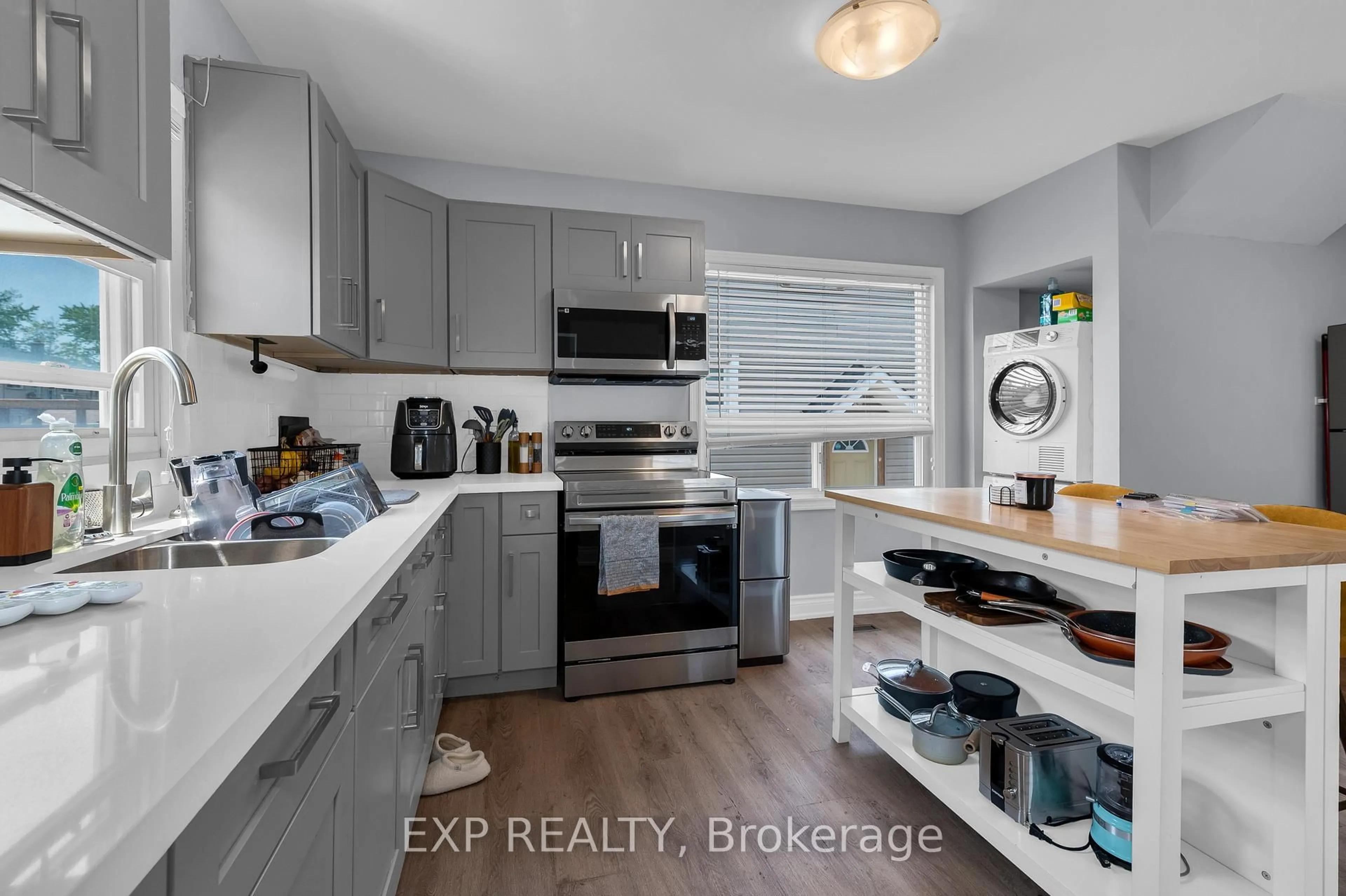 Open concept kitchen, unknown for 27 Lasalle St, Welland Ontario L3B 4J5