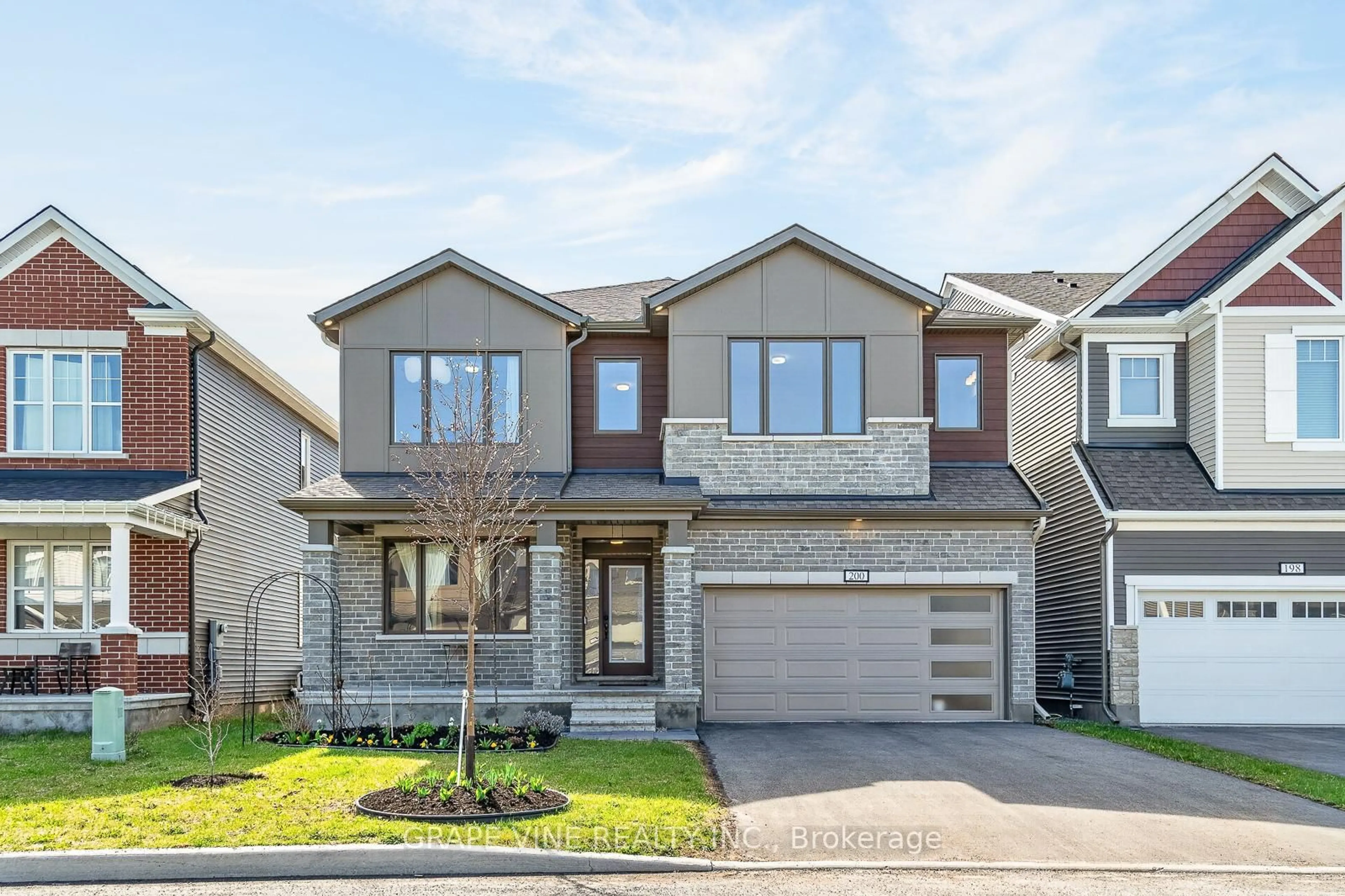 Home with brick exterior material, street for 200 Yearling Circ, Richmond Ontario K0A 2Z0