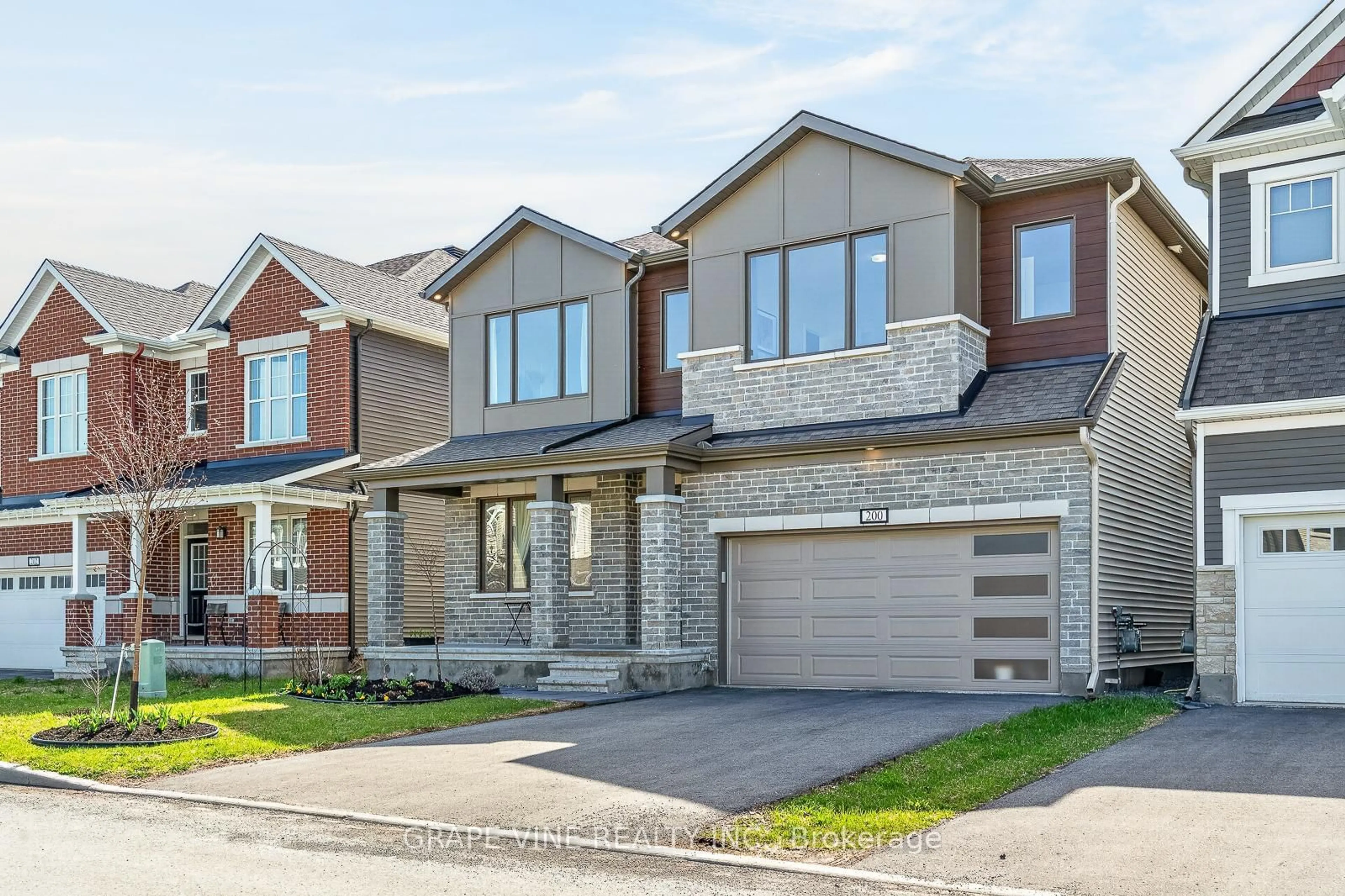 Home with brick exterior material, street for 200 Yearling Circ, Richmond Ontario K0A 2Z0