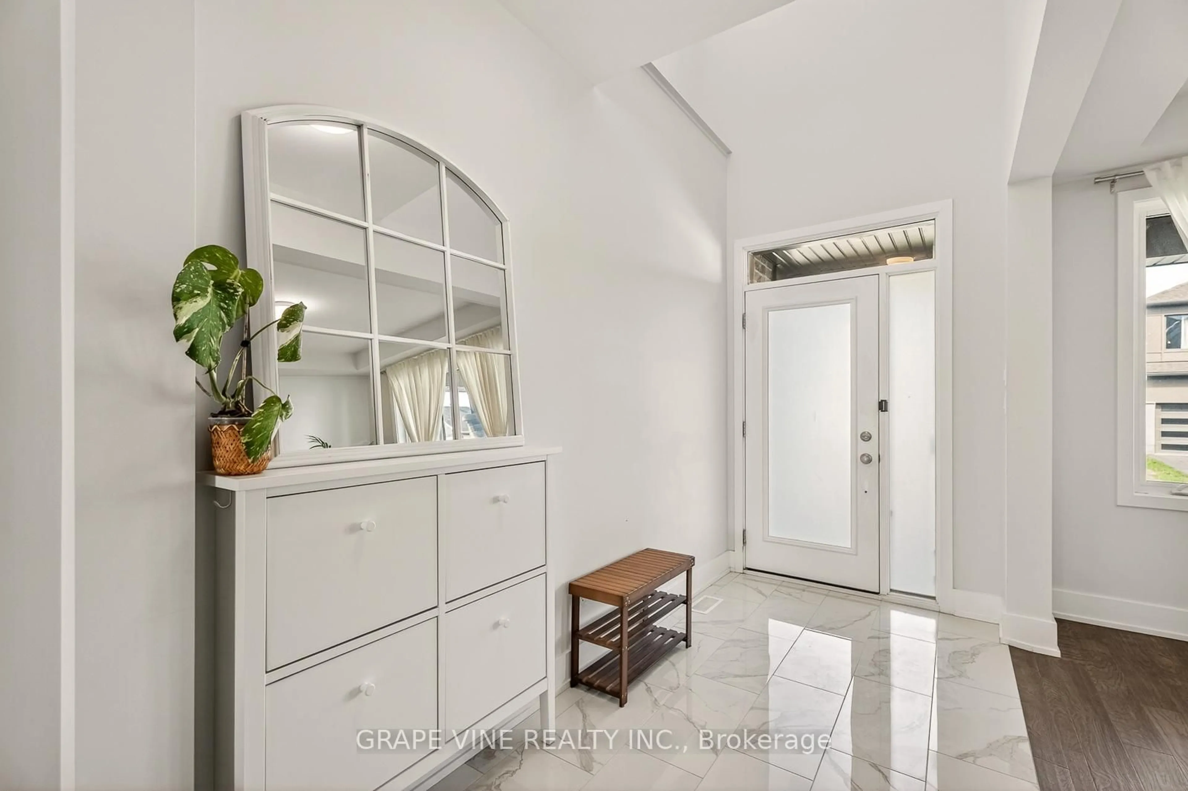 Indoor entryway for 200 Yearling Circ, Richmond Ontario K0A 2Z0