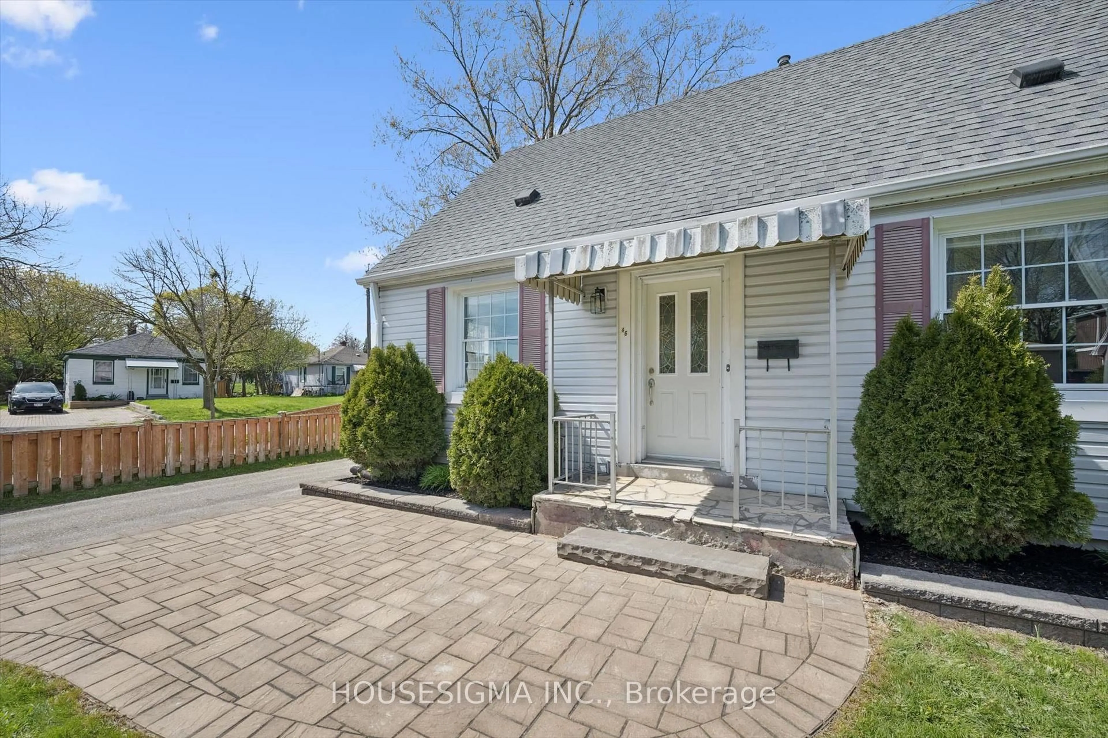 Patio, street for 46 Seneca Dr, Kitchener Ontario N2M 3G9