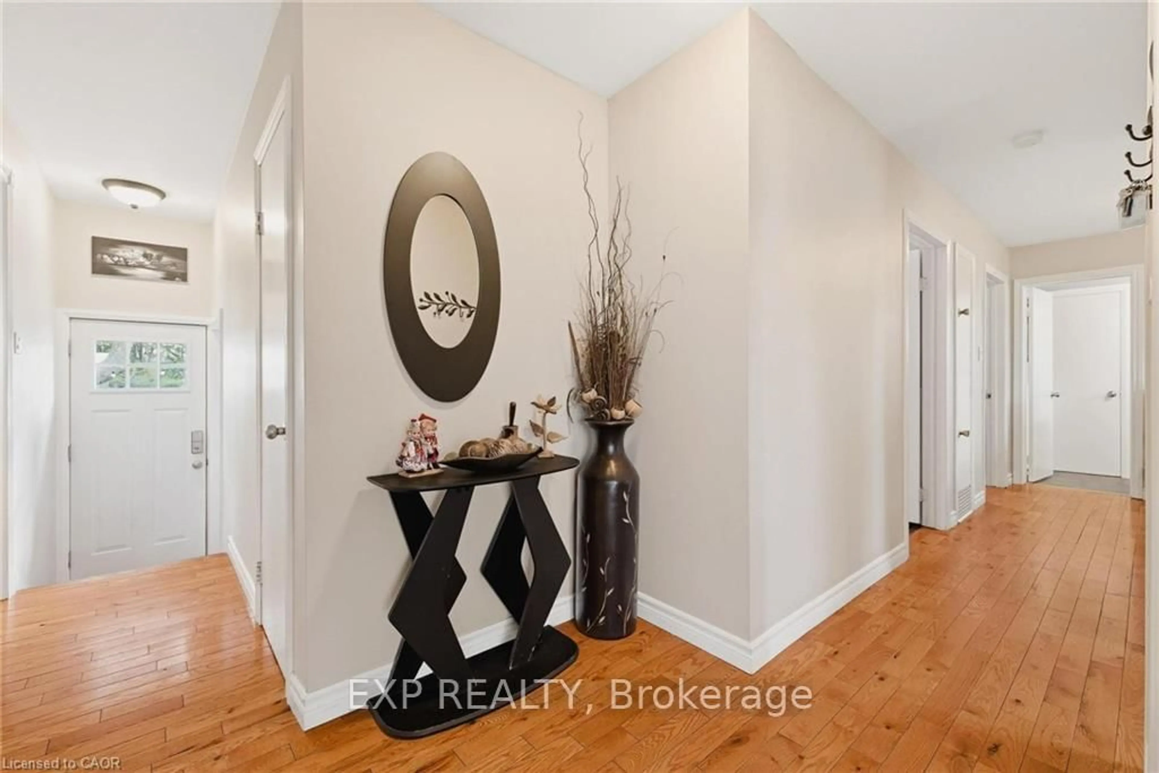 Indoor entryway for 120 Elgin Cres, Waterloo Ontario N2J 2S4