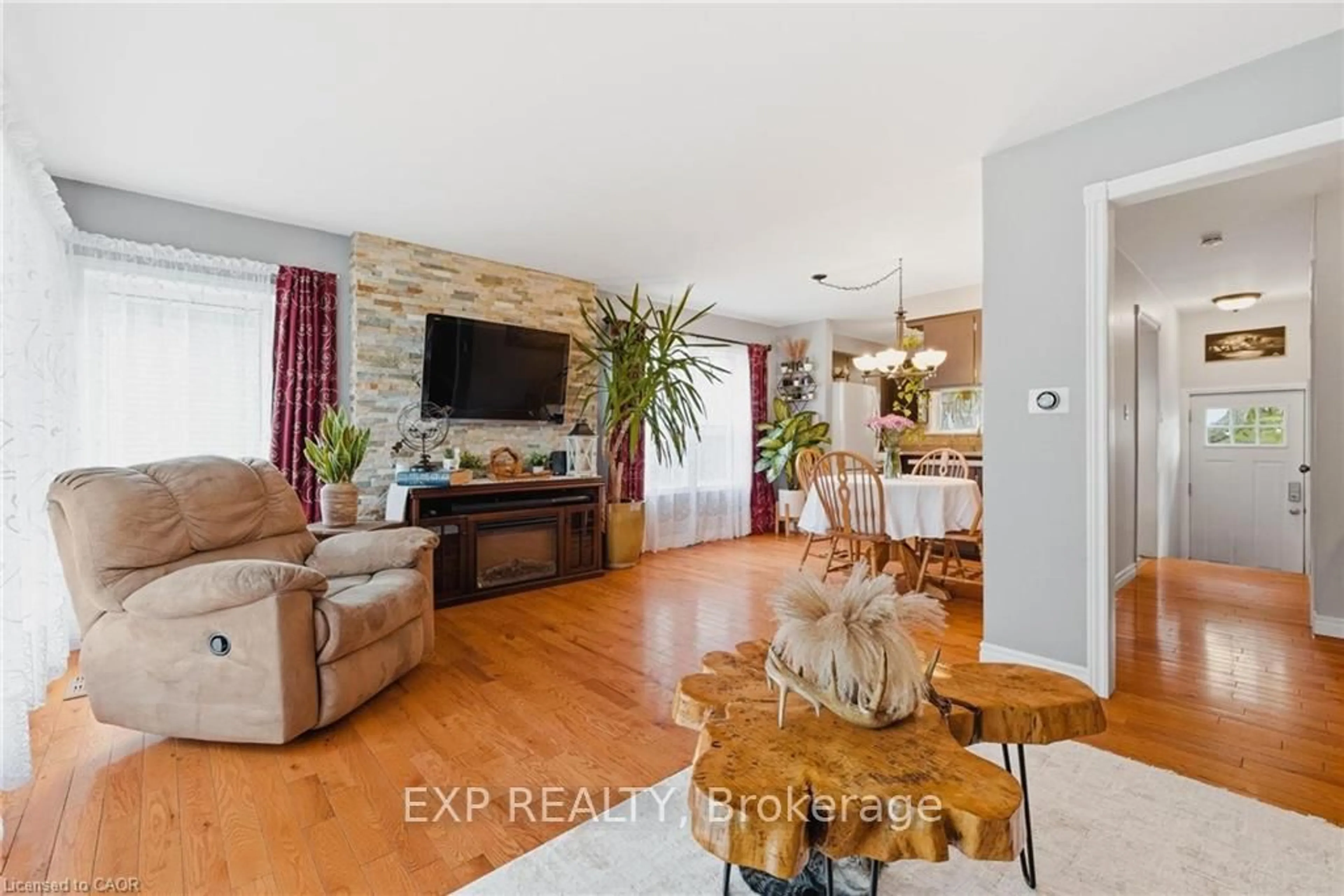 Living room with furniture, unknown for 120 Elgin Cres, Waterloo Ontario N2J 2S4
