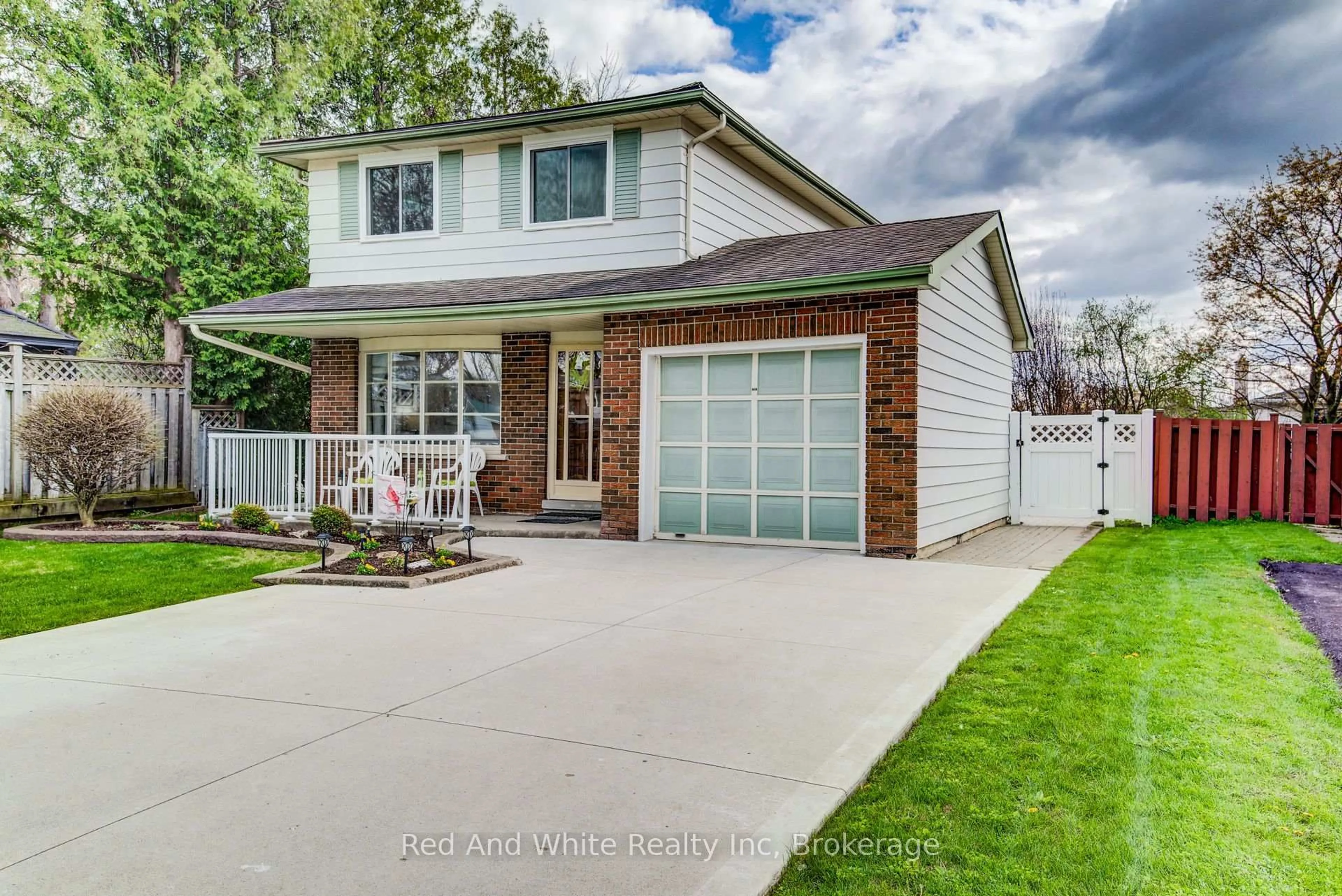 Home with vinyl exterior material, street for 17 Forest Glen Crt, Kitchener Ontario N2N 1E1