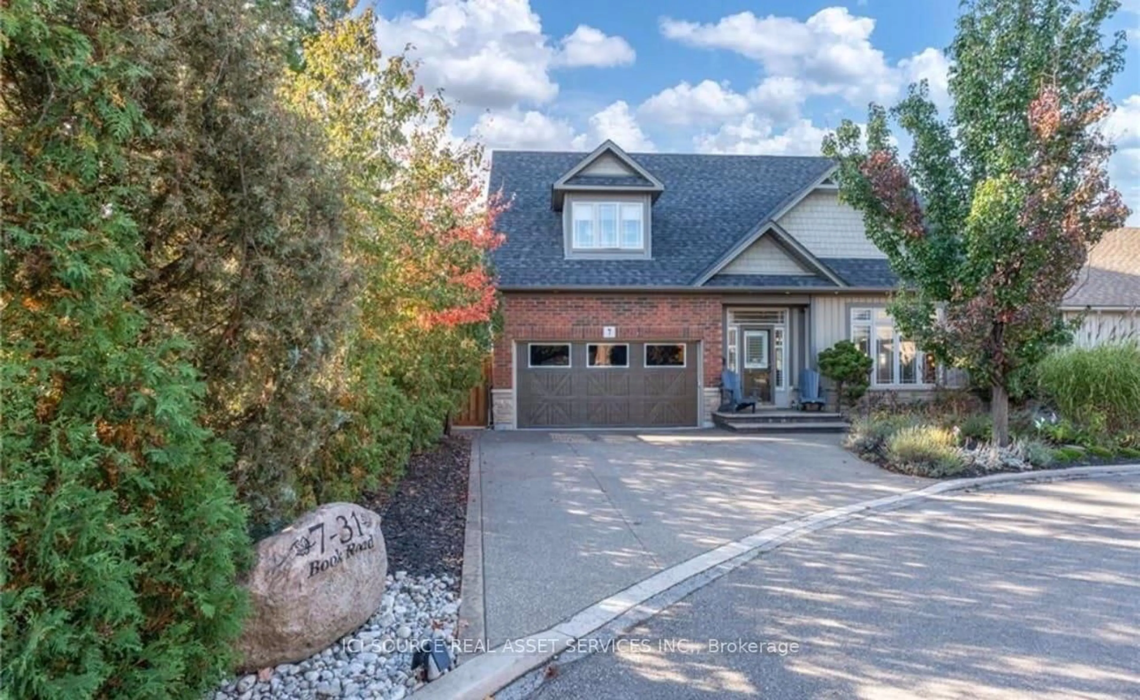 Home with brick exterior material, street for 31 Book Rd #7, Grimsby Ontario L3M 2M3