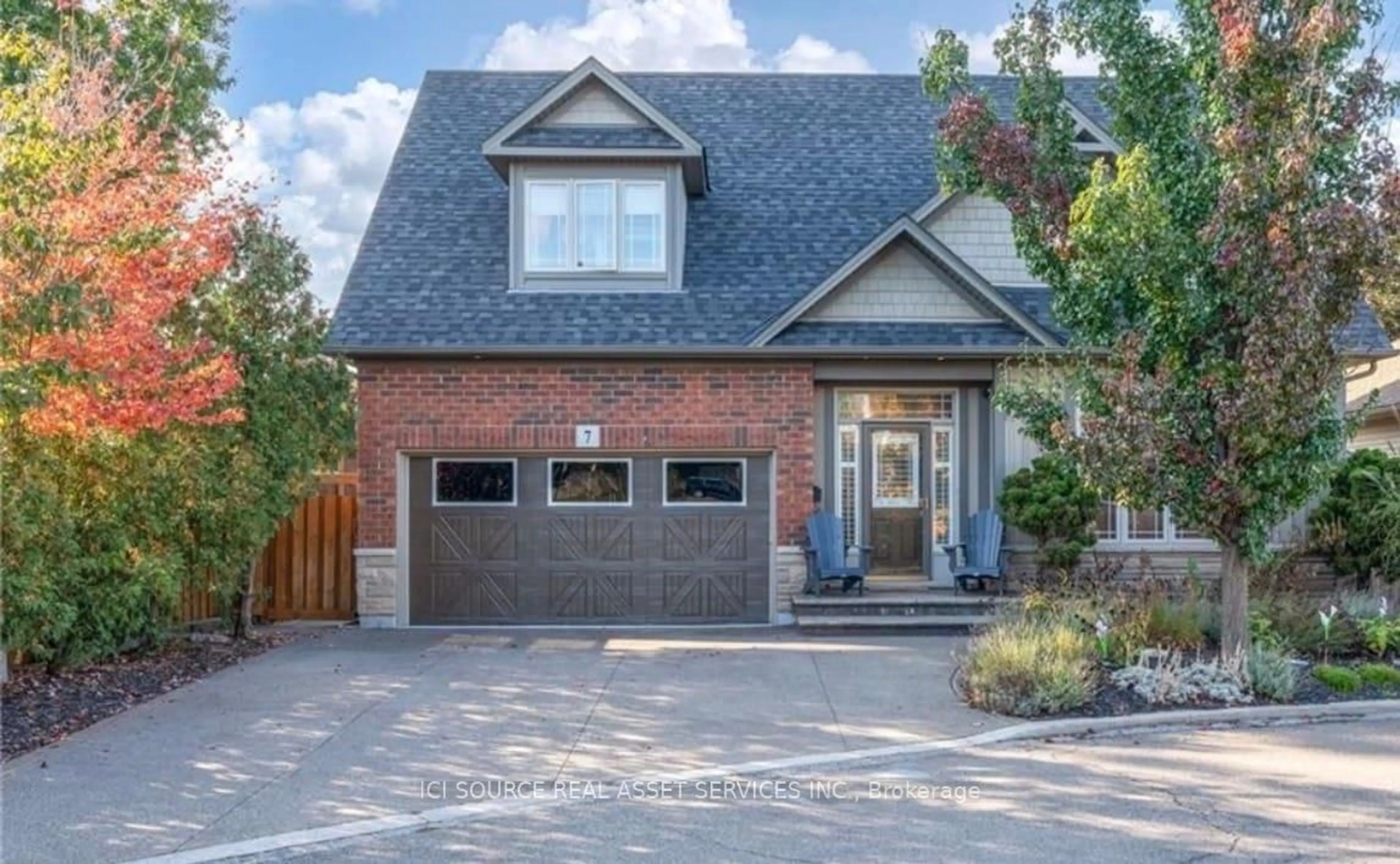 Home with brick exterior material, street for 31 Book Rd #7, Grimsby Ontario L3M 2M3