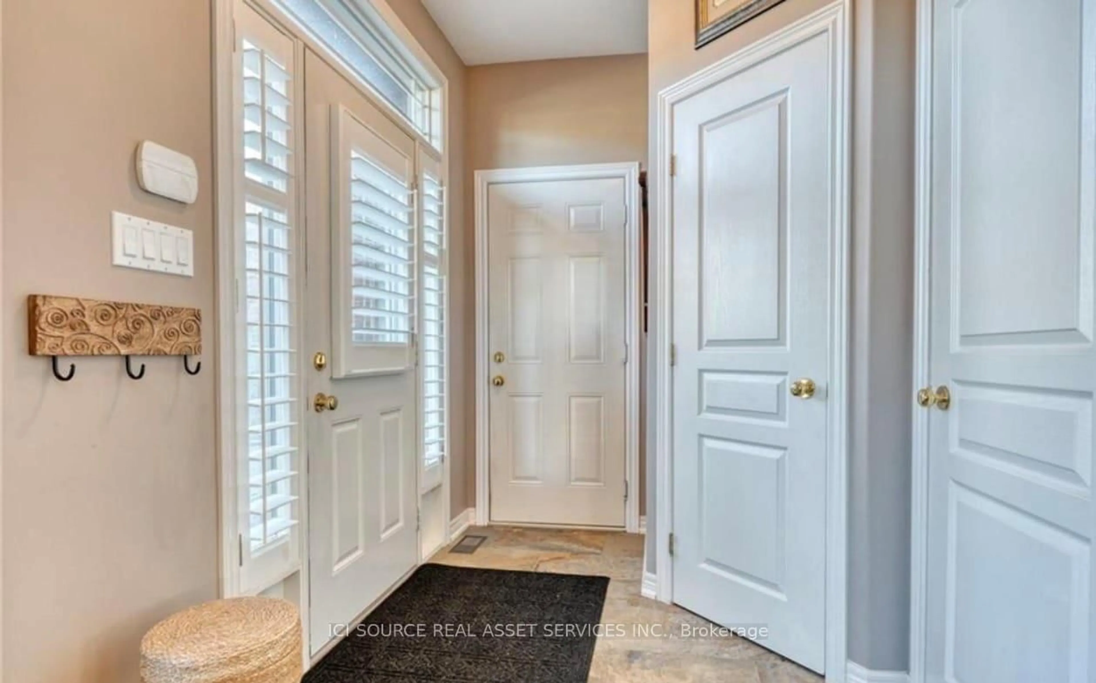 Indoor entryway for 31 Book Rd #7, Grimsby Ontario L3M 2M3