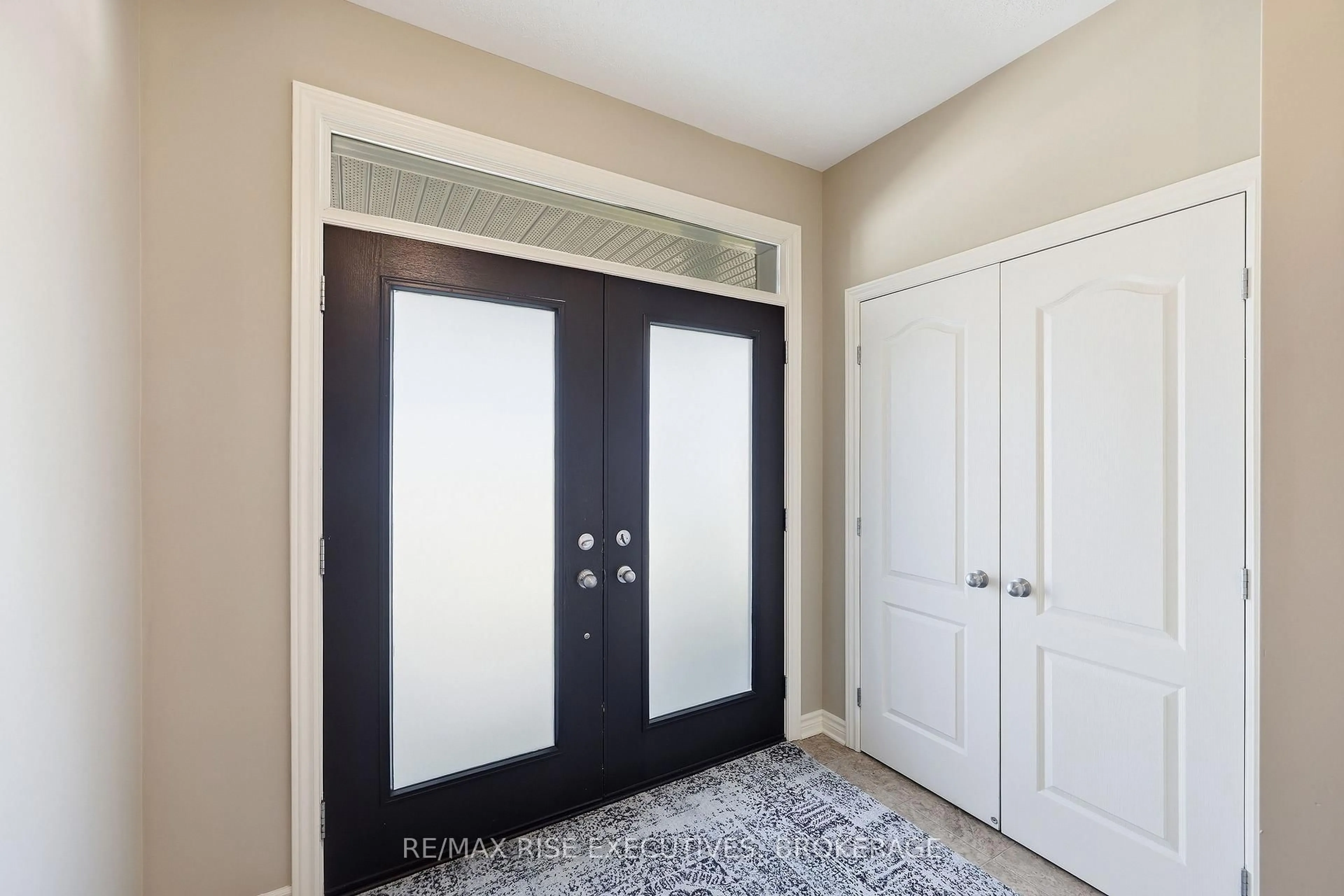 Indoor entryway for 1365 Waterside Way, Kingston Ontario K7K 0G2