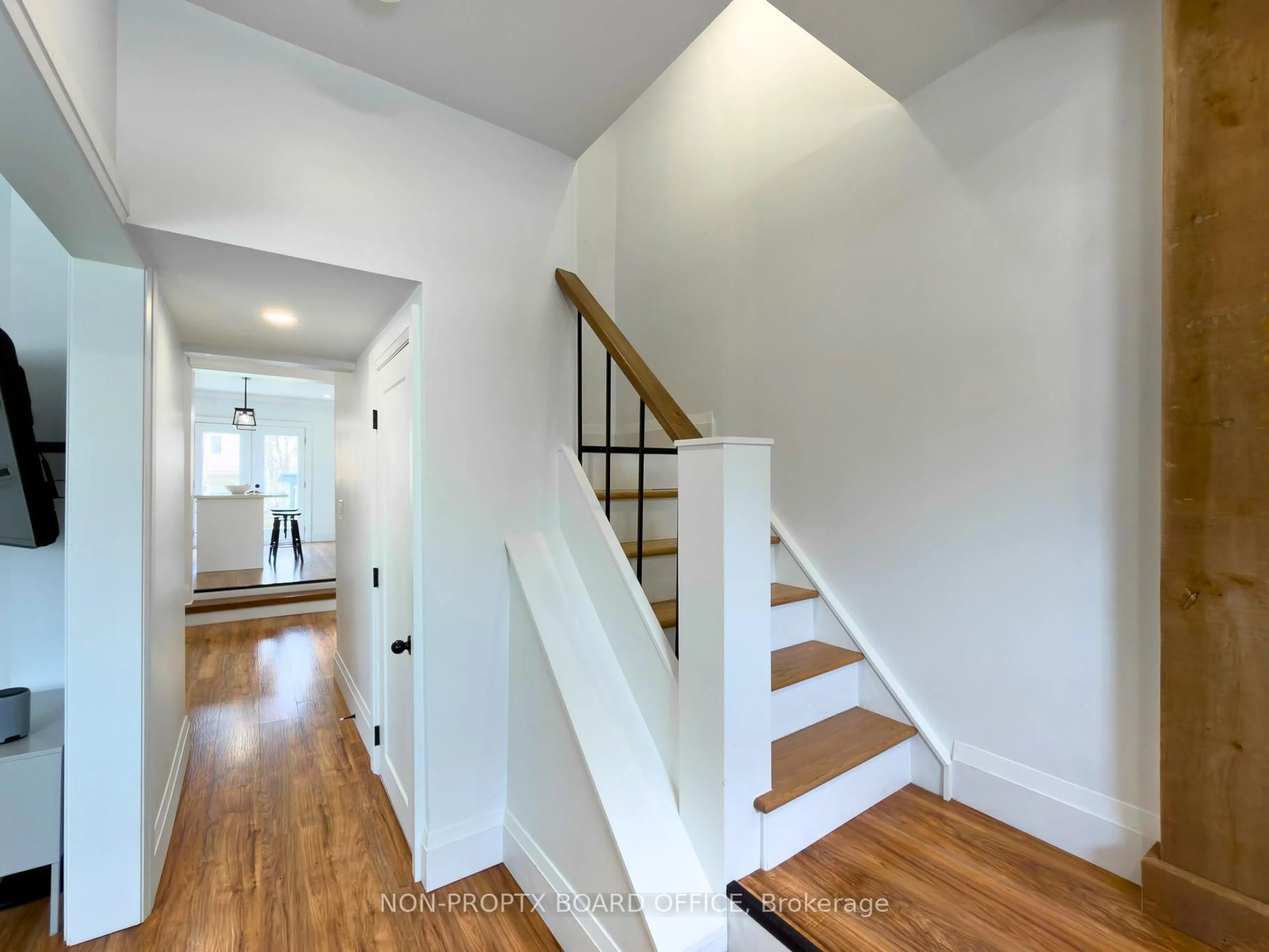 Stairs for 138 Cavell Ave, Hamilton Ontario L8L 7E5