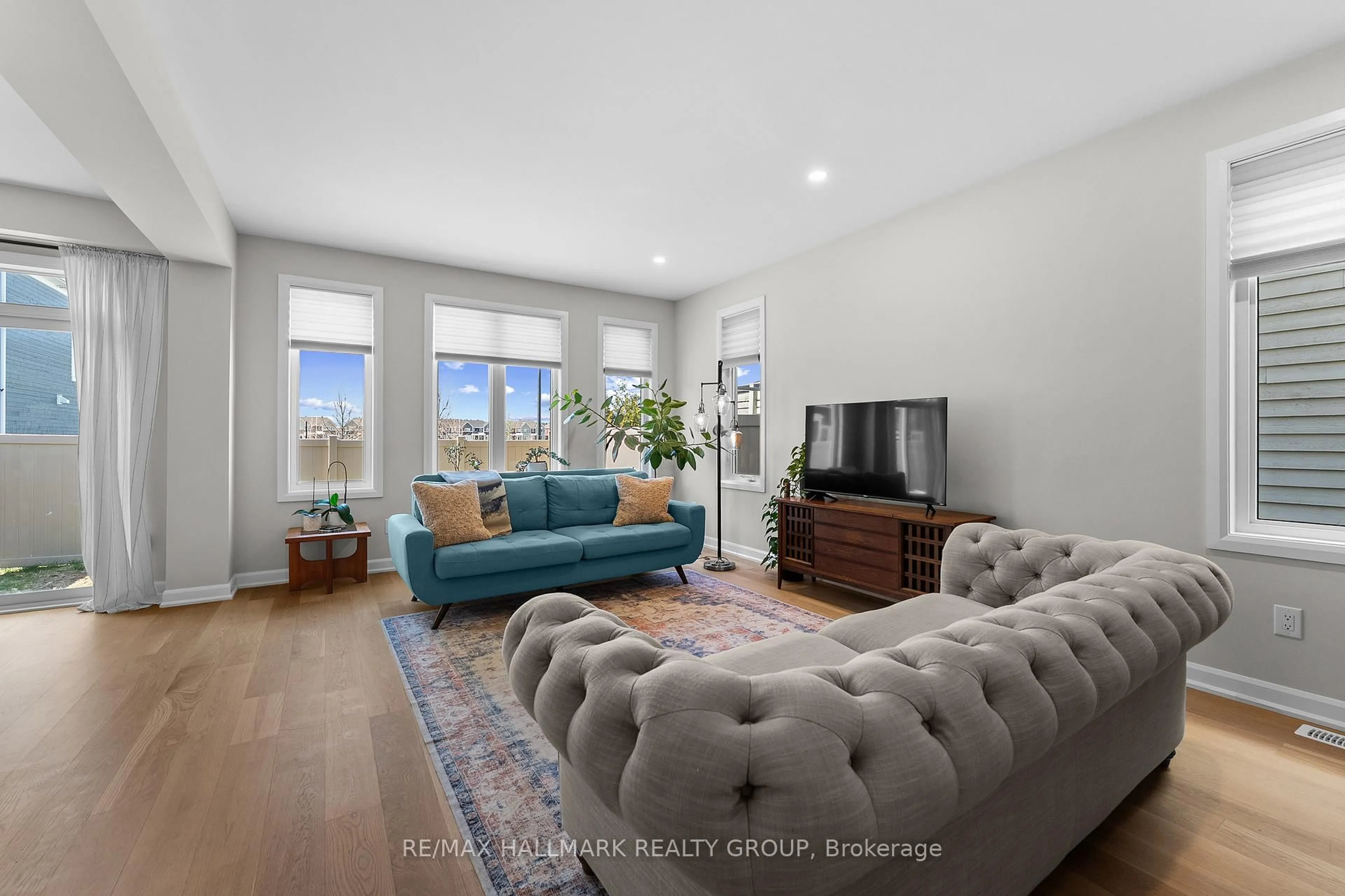 Living room with furniture, unknown for 96 Cantle Cres, Richmond Ontario K0A 2Z0