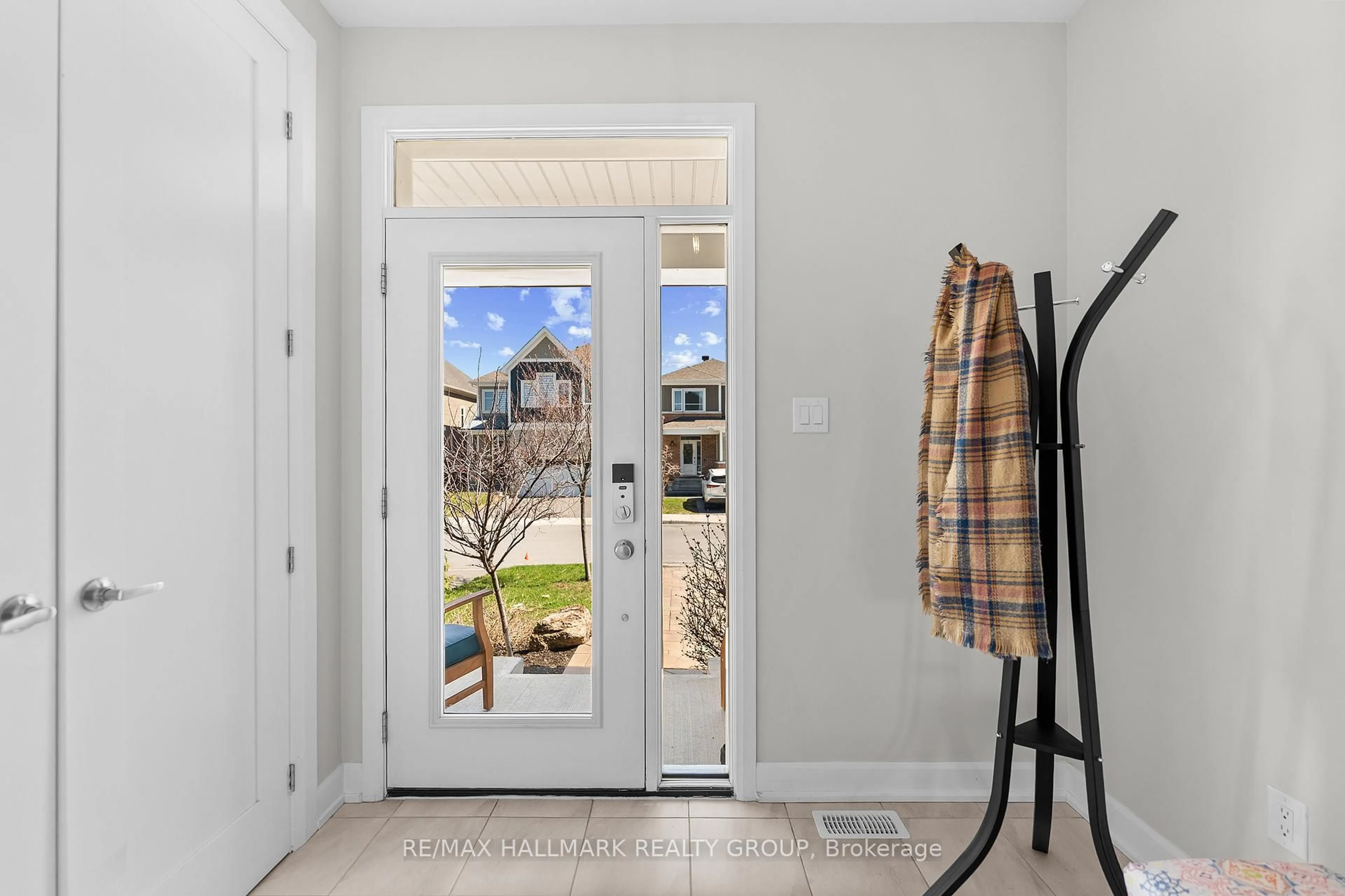Indoor entryway for 96 Cantle Cres, Richmond Ontario K0A 2Z0