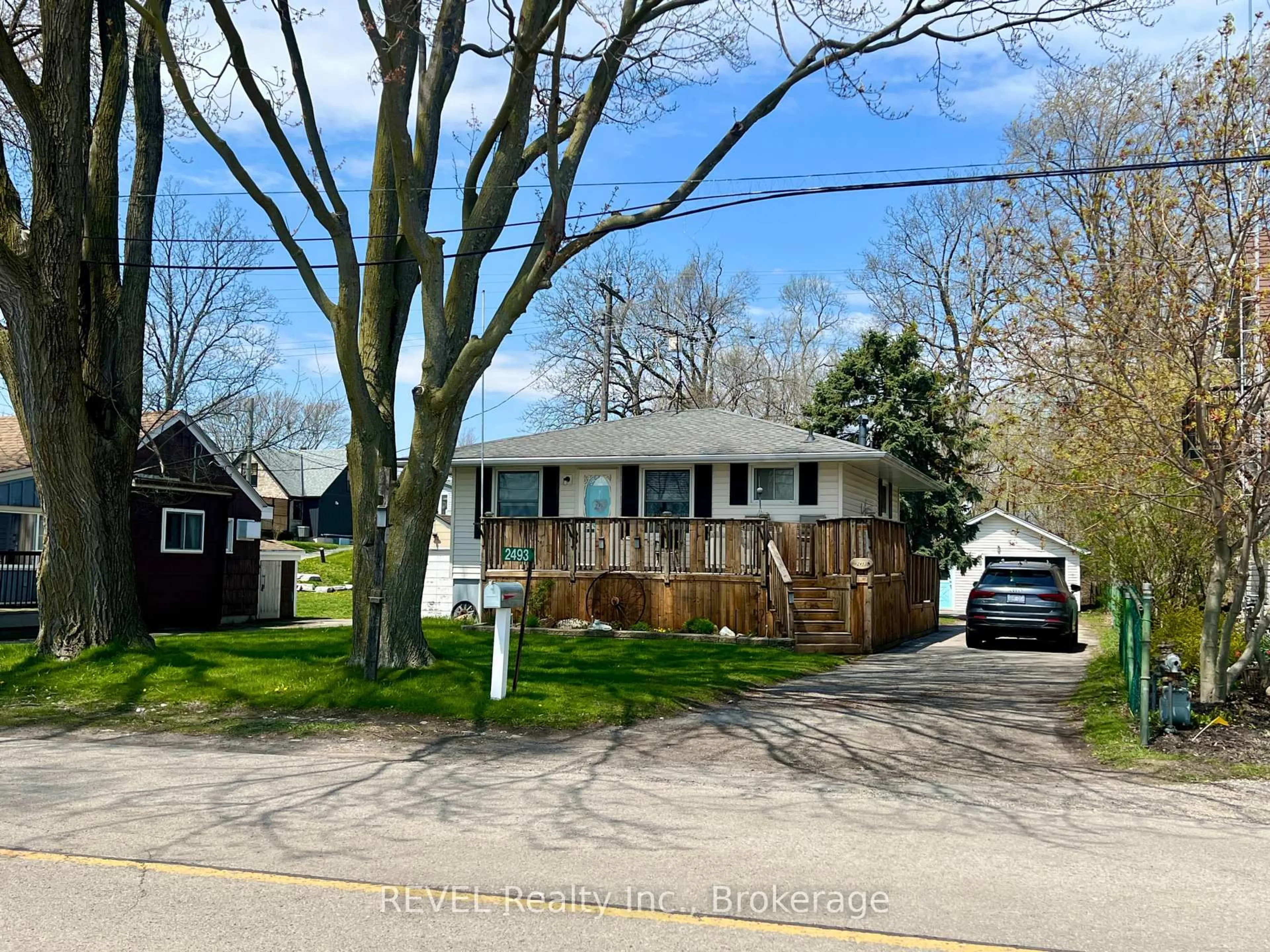 A pic from outside/outdoor area/front of a property/back of a property/a pic from drone, street for 2493 North Shore Dr, Haldimand Ontario N0A 1K0