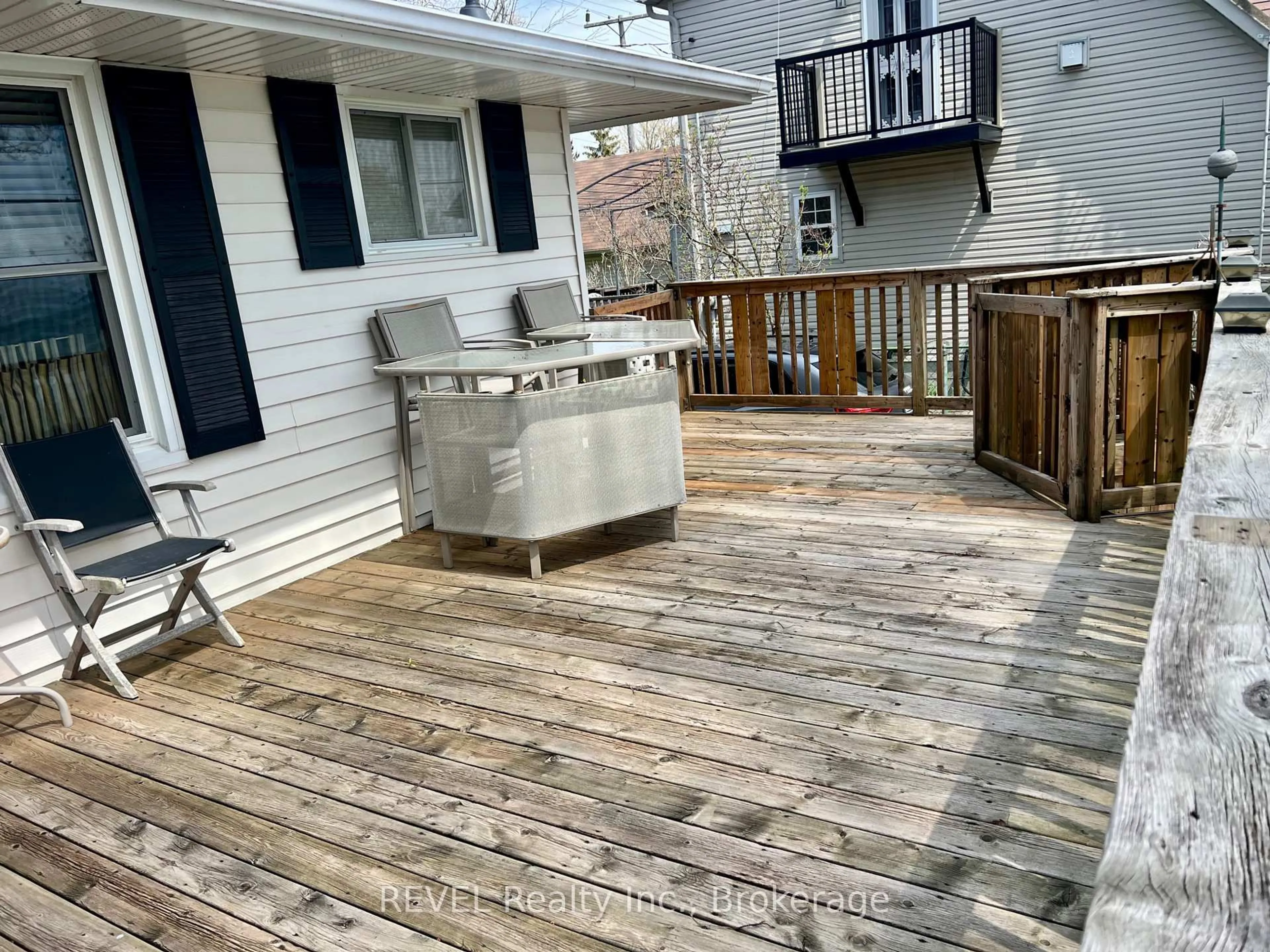 Patio, street for 2493 North Shore Dr, Haldimand Ontario N0A 1K0
