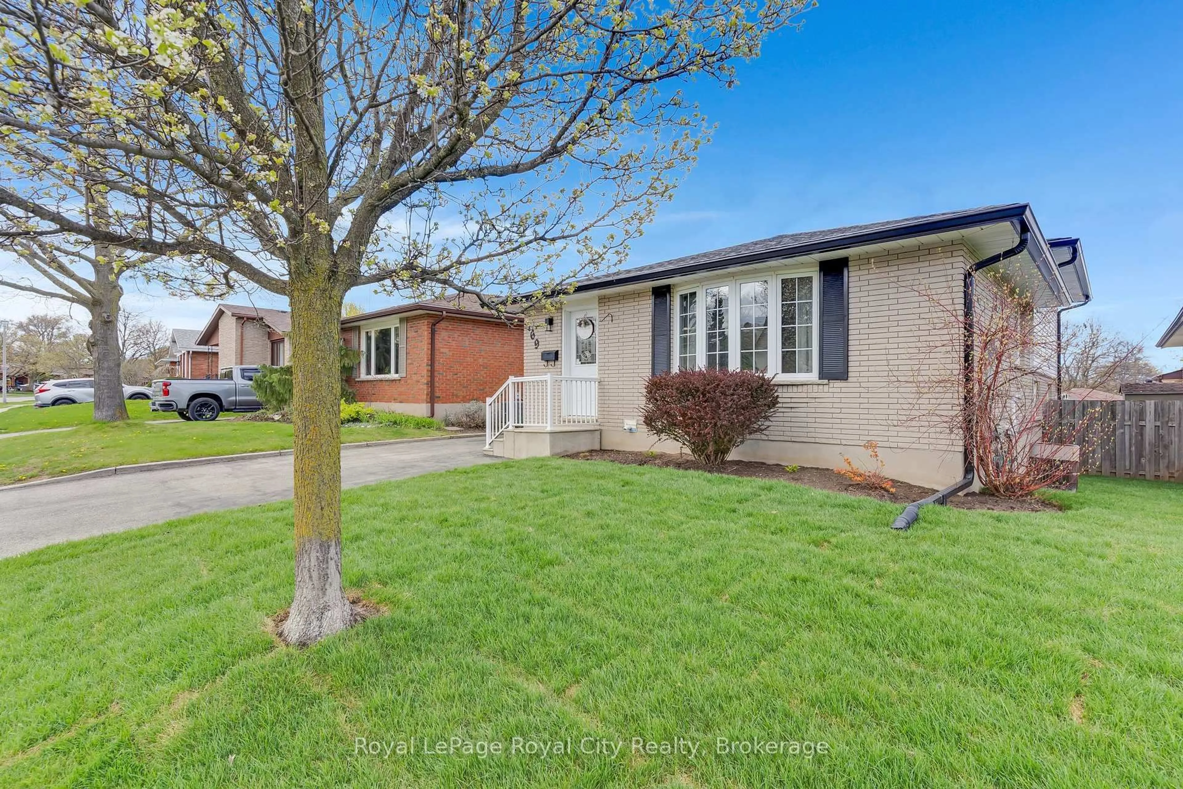 Home with brick exterior material, street for 169 Johanna Dr, Cambridge Ontario N1S 4C4