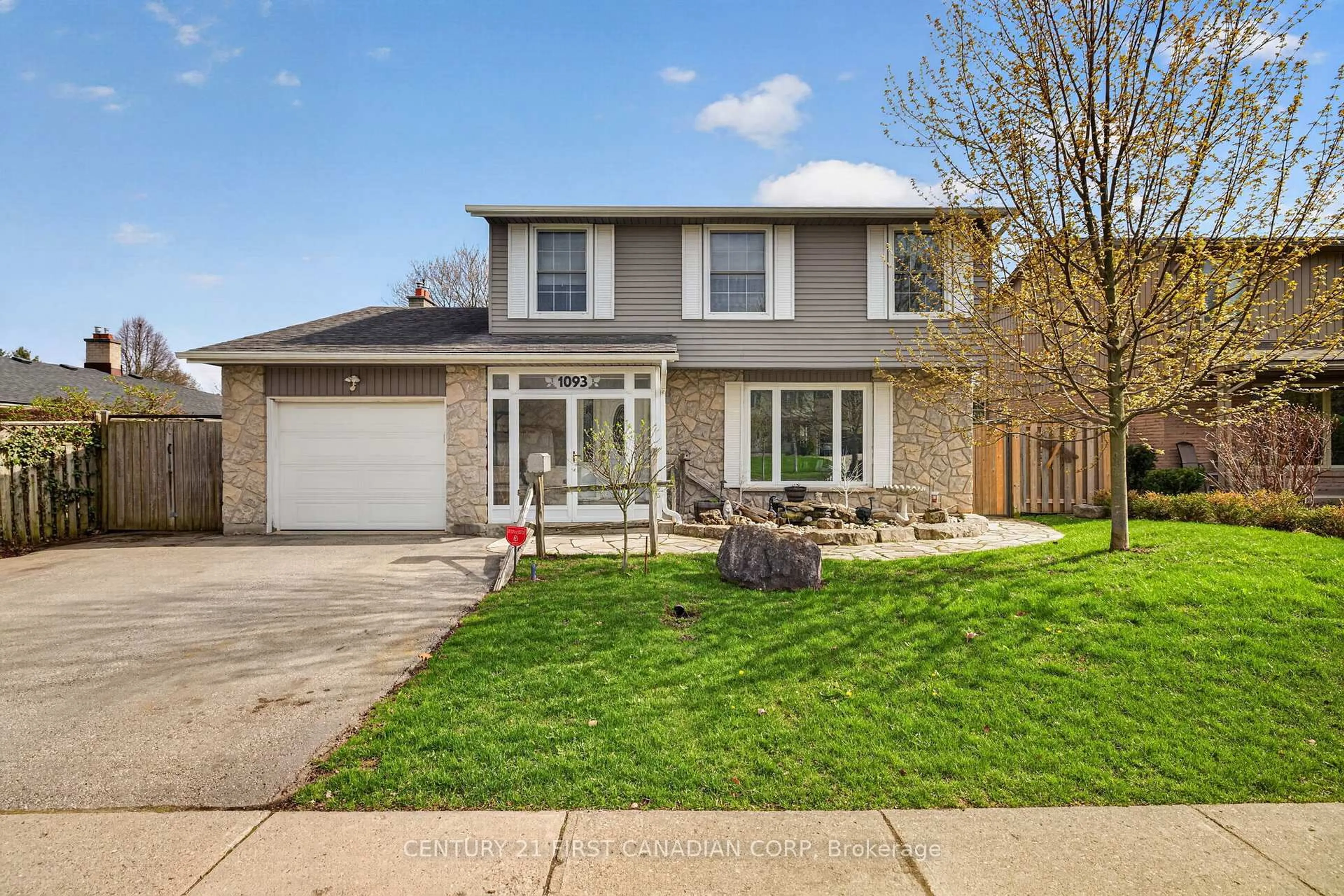 Home with vinyl exterior material, street for 1093 Viscount Rd, London South Ontario N6K 1H9