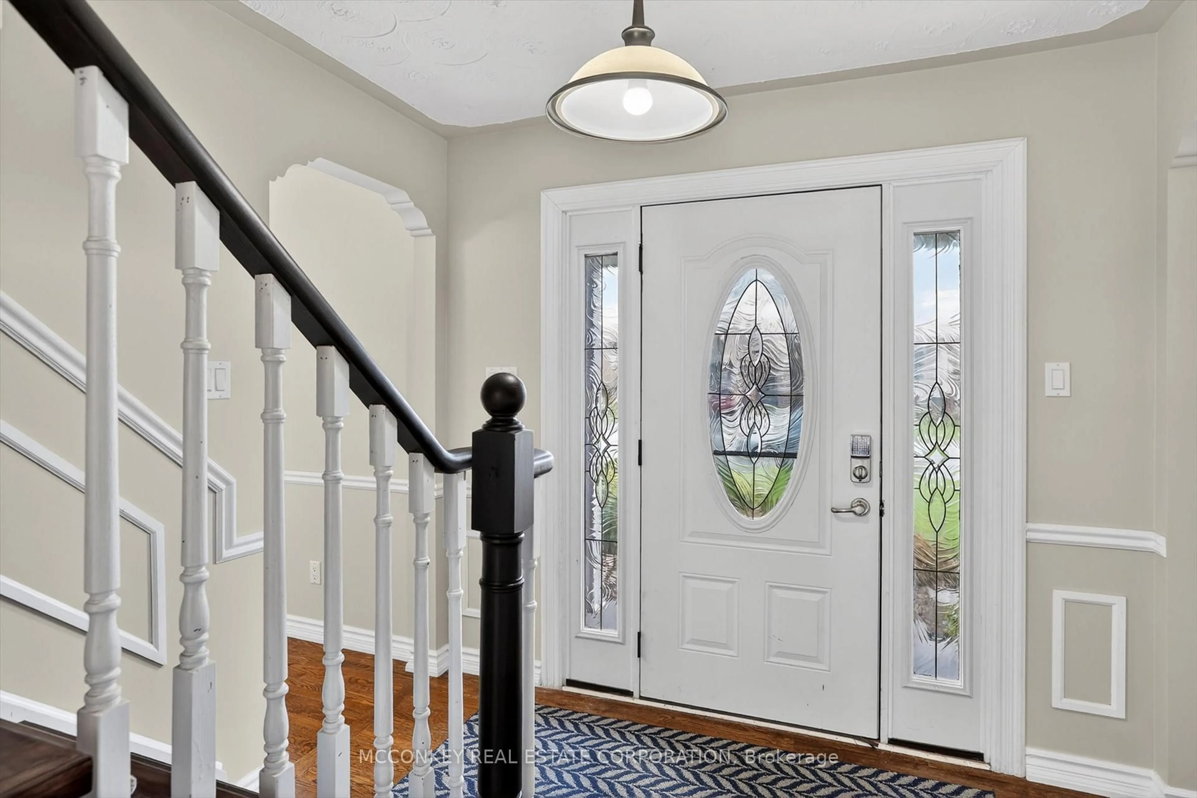 Indoor entryway for 1814 Stratton Ave, Peterborough Ontario K9K 2E7