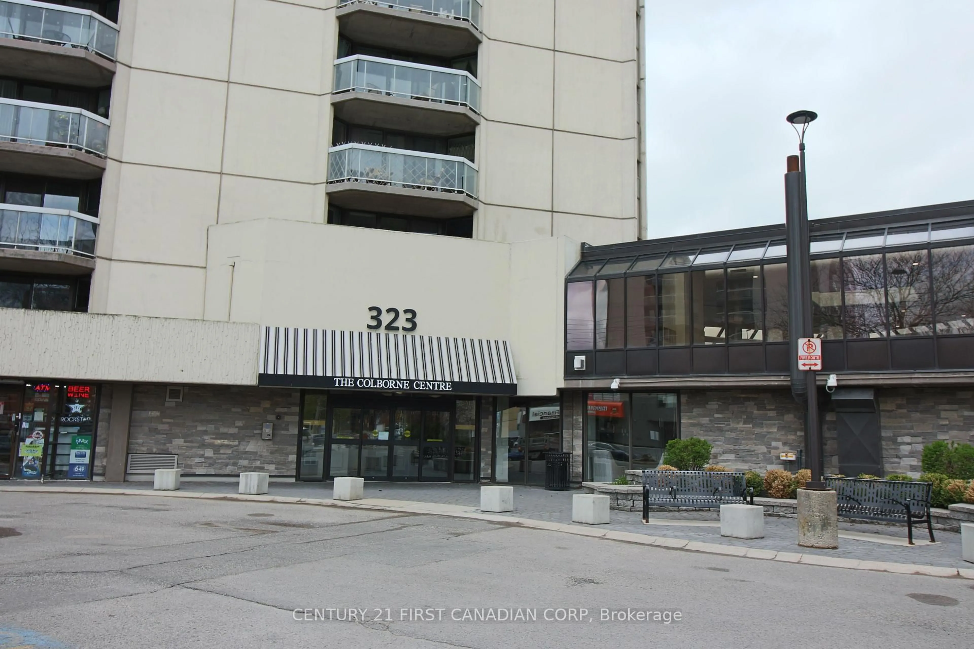 Indoor foyer for 323 Colborne St #1902, London East Ontario N6B 3N8