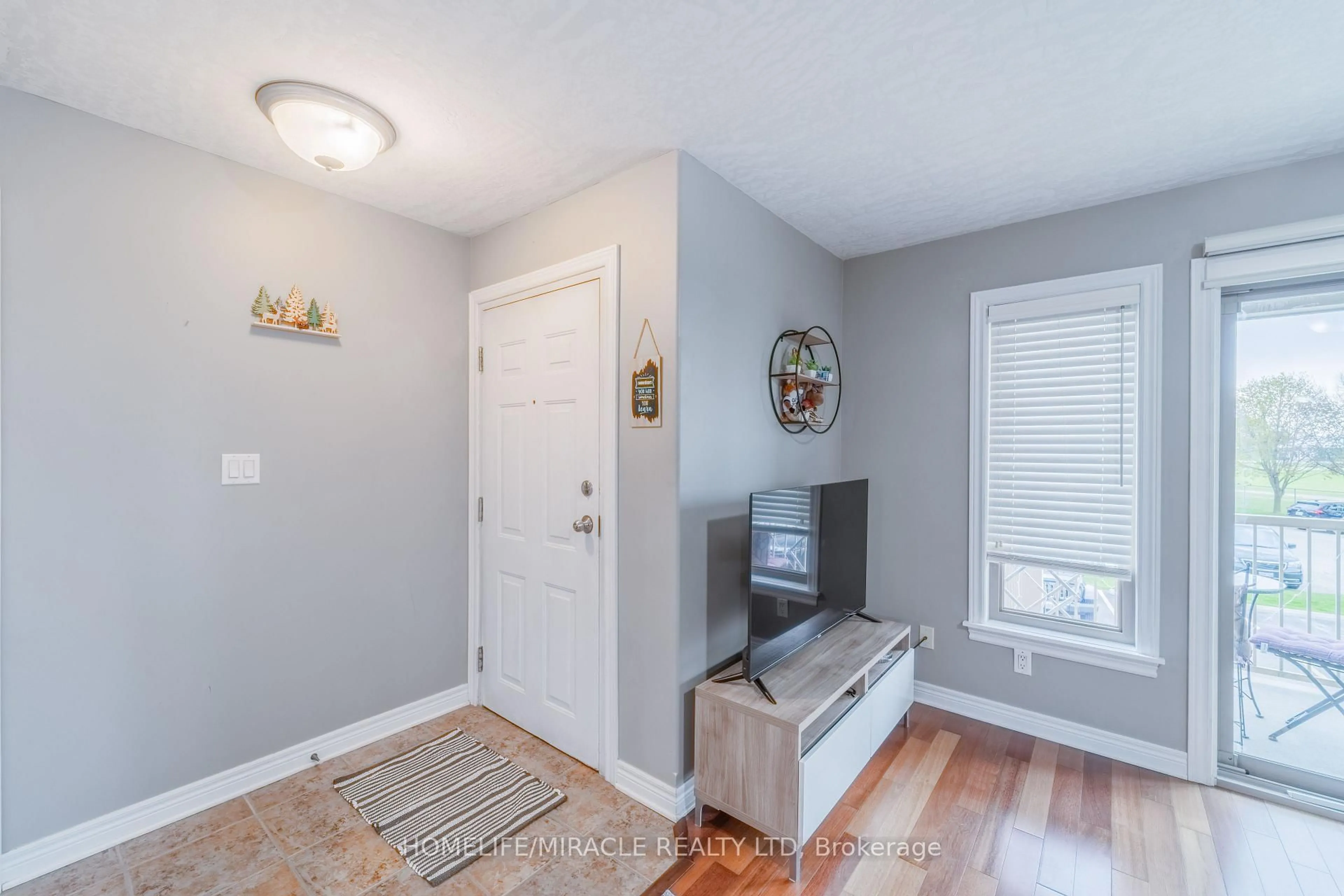 Indoor entryway for 50 Whitlaw Way #203, Brant Ontario N3L 4C3