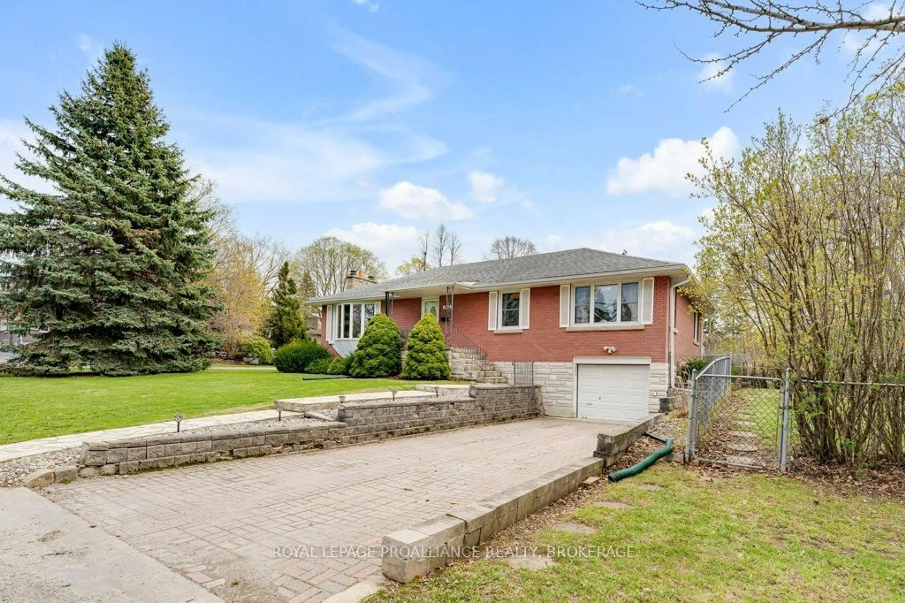 A pic from outside/outdoor area/front of a property/back of a property/a pic from drone, street for 302 Arrowhead Pl, Kingston Ontario K7M 3L3