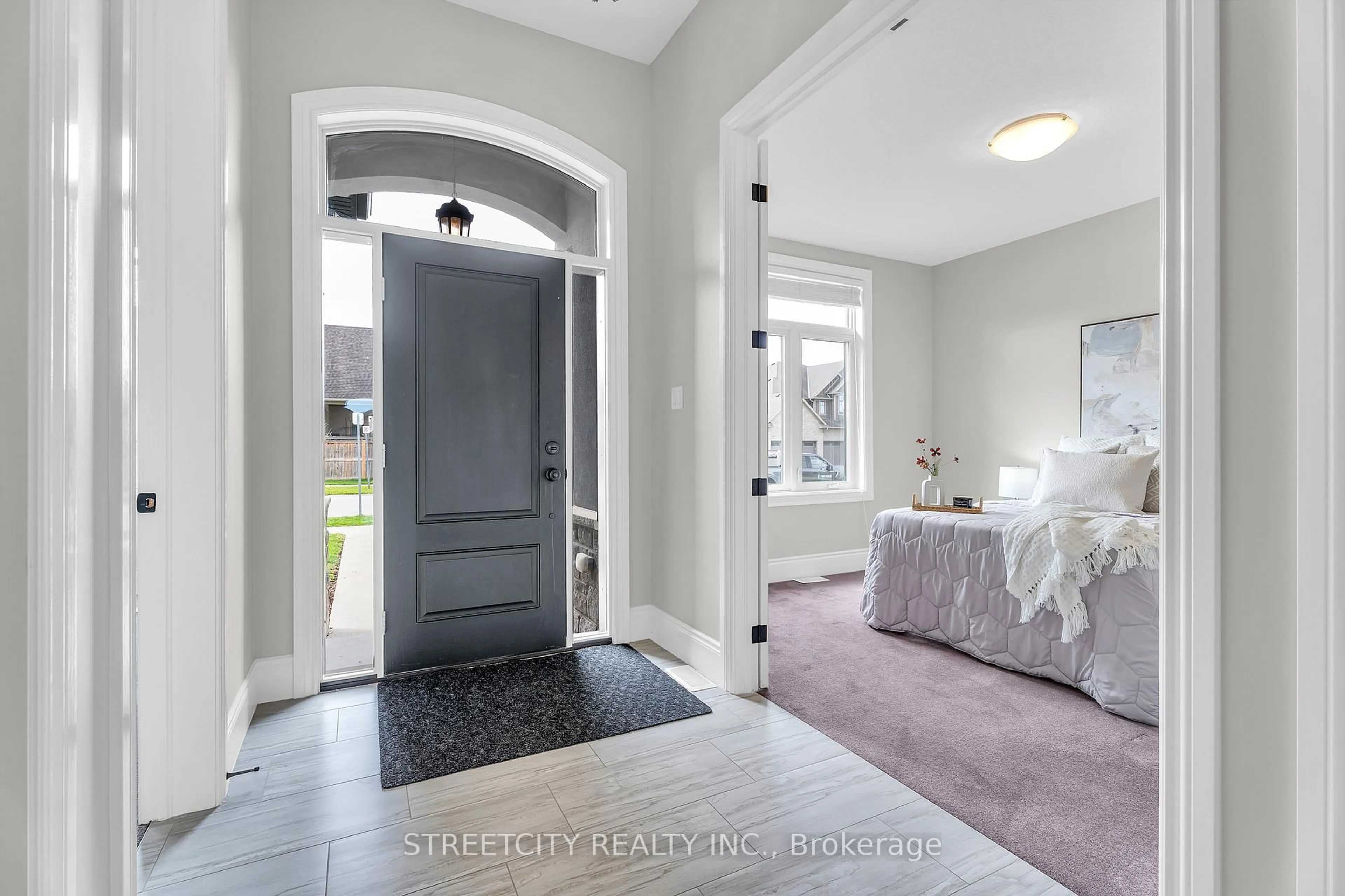 Indoor entryway for 2267 Callingham Dr #39, London North Ontario N6G 0P1