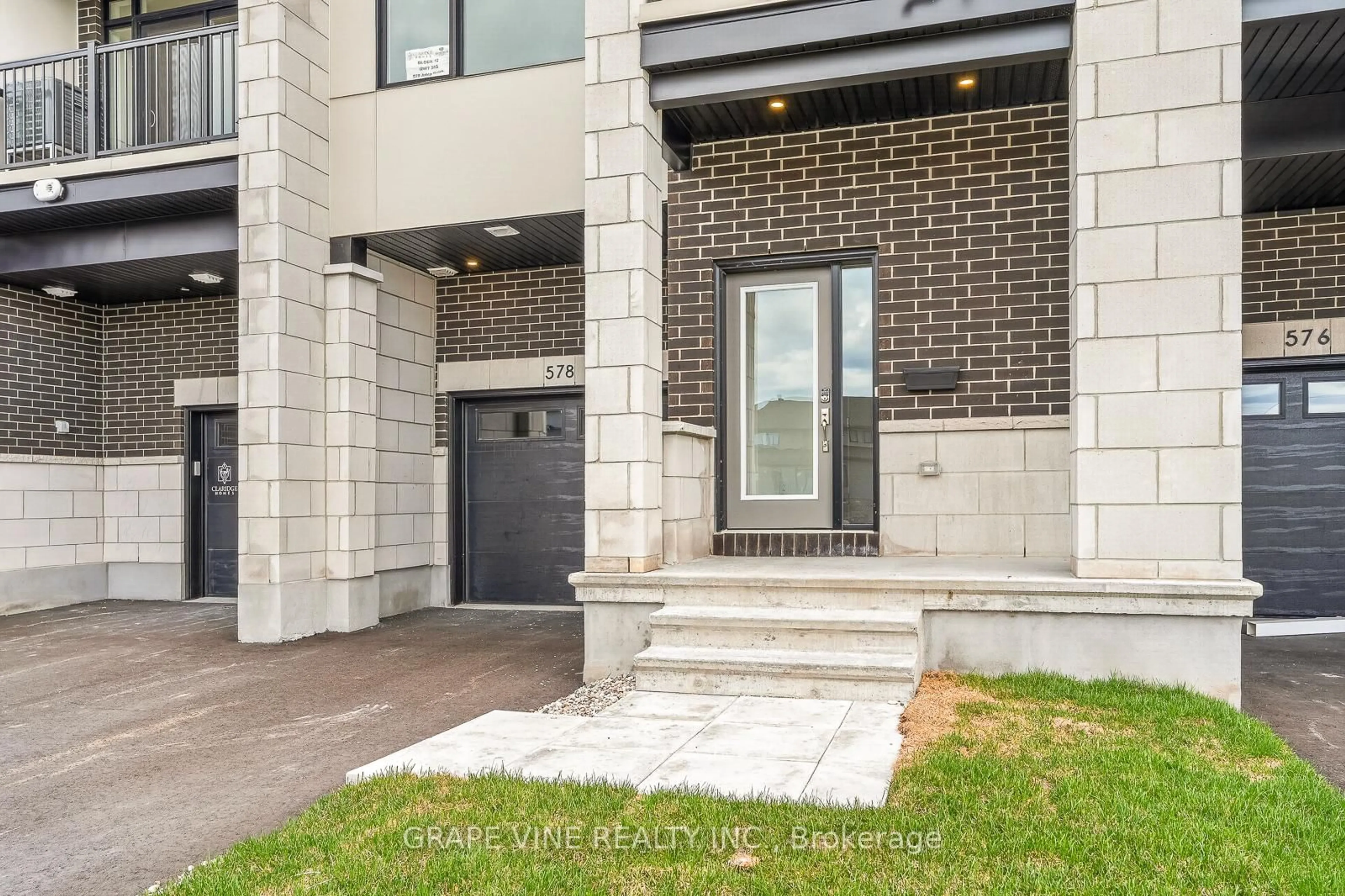 Home with brick exterior material, street for 578 Arbia Rdge, Kanata Ontario K2S 2S4