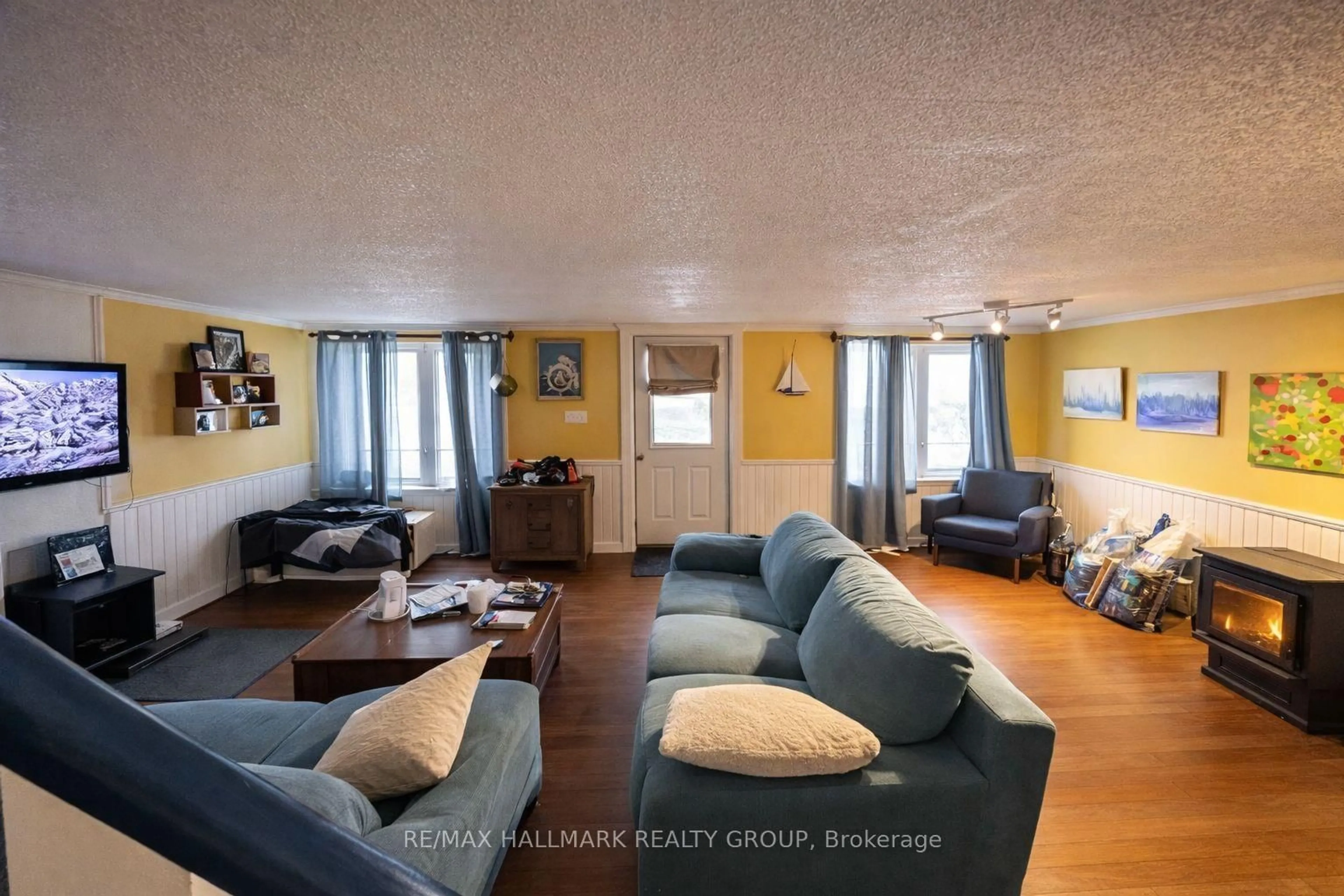 Living room with furniture, unknown for 174 REGENT St, Hawkesbury Ontario K6A 1E8