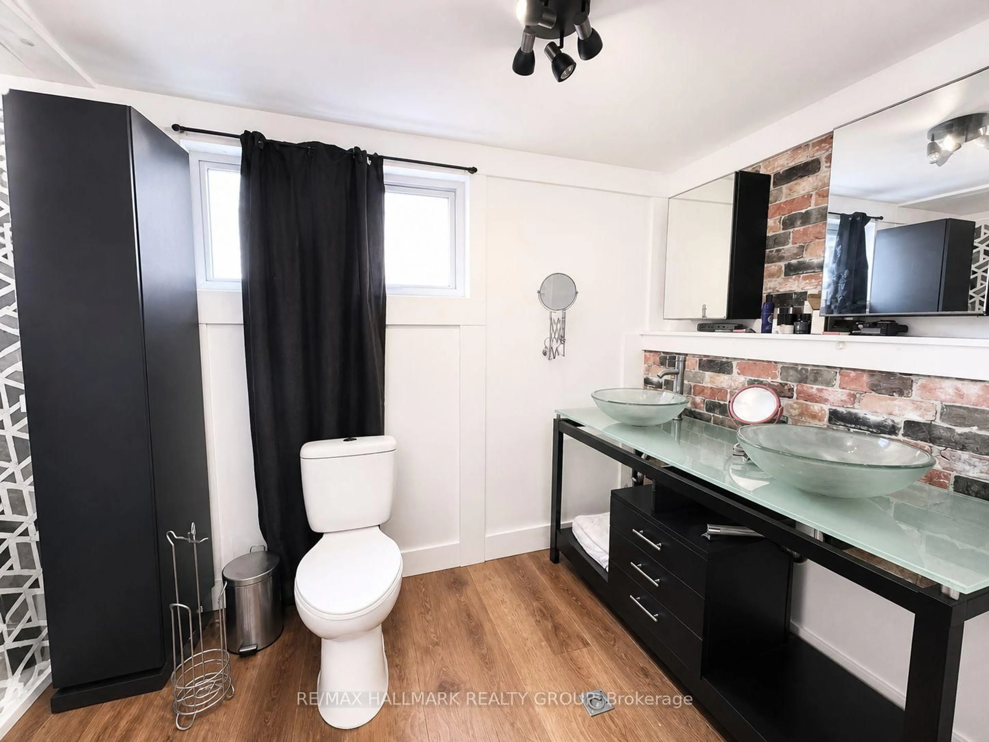 Standard bathroom, ceramic/tile floor for 174 REGENT St, Hawkesbury Ontario K6A 1E8