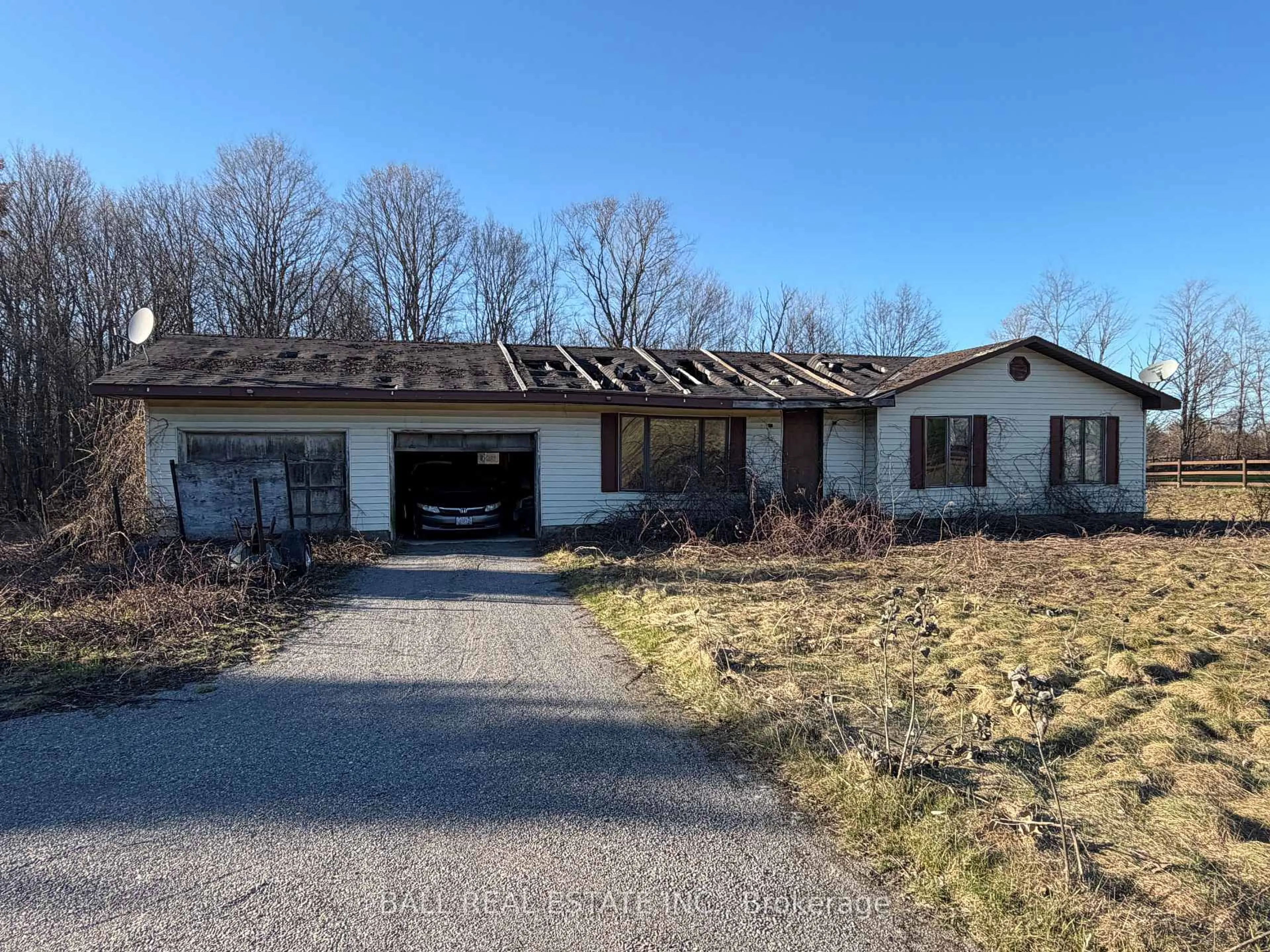 A pic from outside/outdoor area/front of a property/back of a property/a pic from drone, street for 892 Carmel Cres, Cavan Monaghan Ontario L0A 1G0