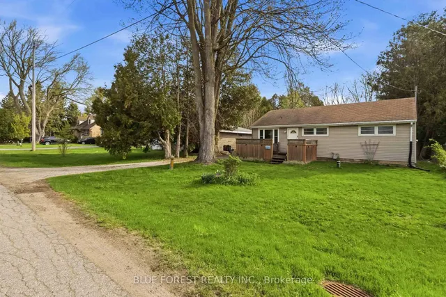 1376 Kostis Ave, London East 3