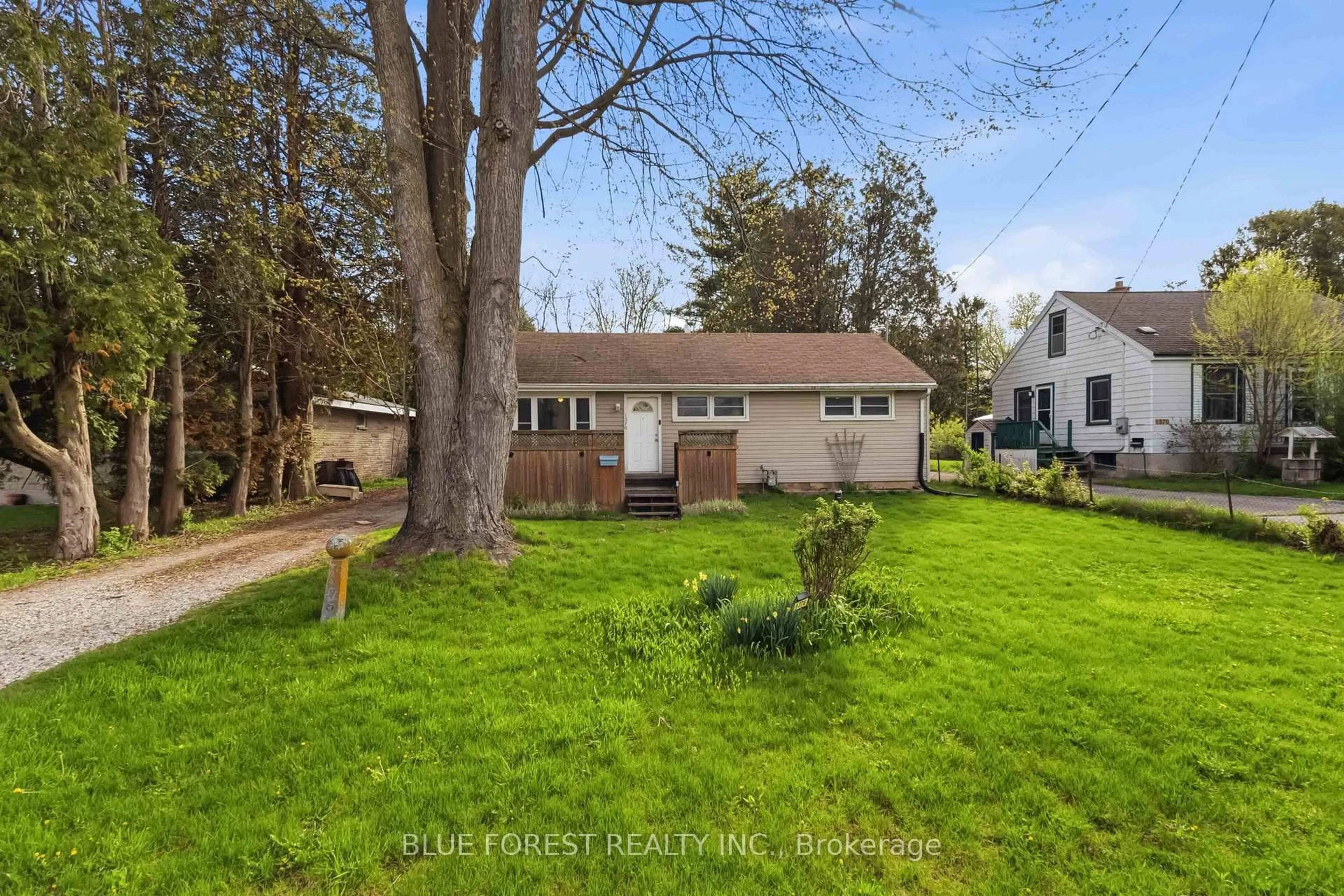 A pic from outside/outdoor area/front of a property/back of a property/a pic from drone, street for 1376 Kostis Ave, London East Ontario N5V 3E2