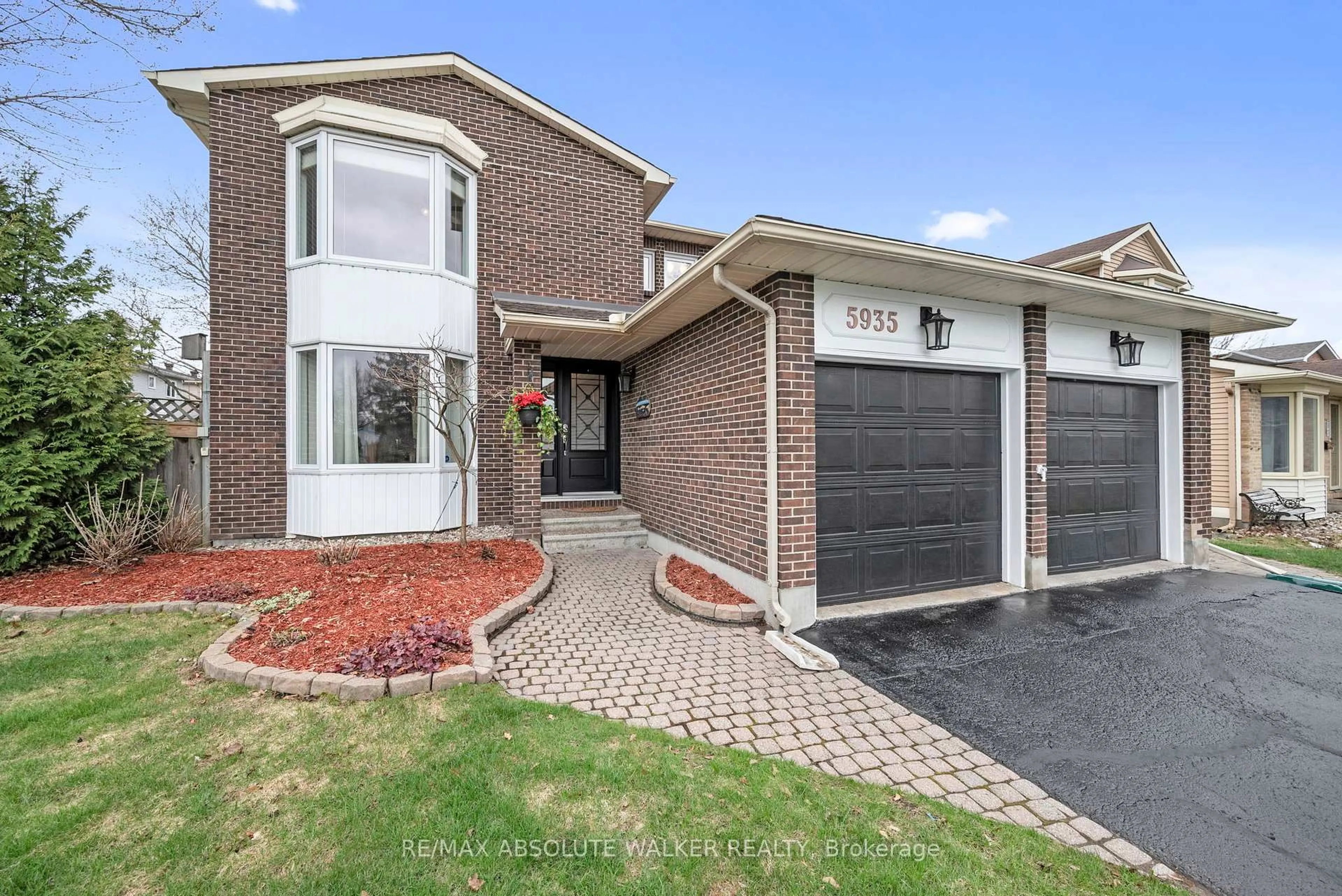 Home with brick exterior material, street for 5935 Meadowglen Dr, Ottawa Ontario K1C 5Z6