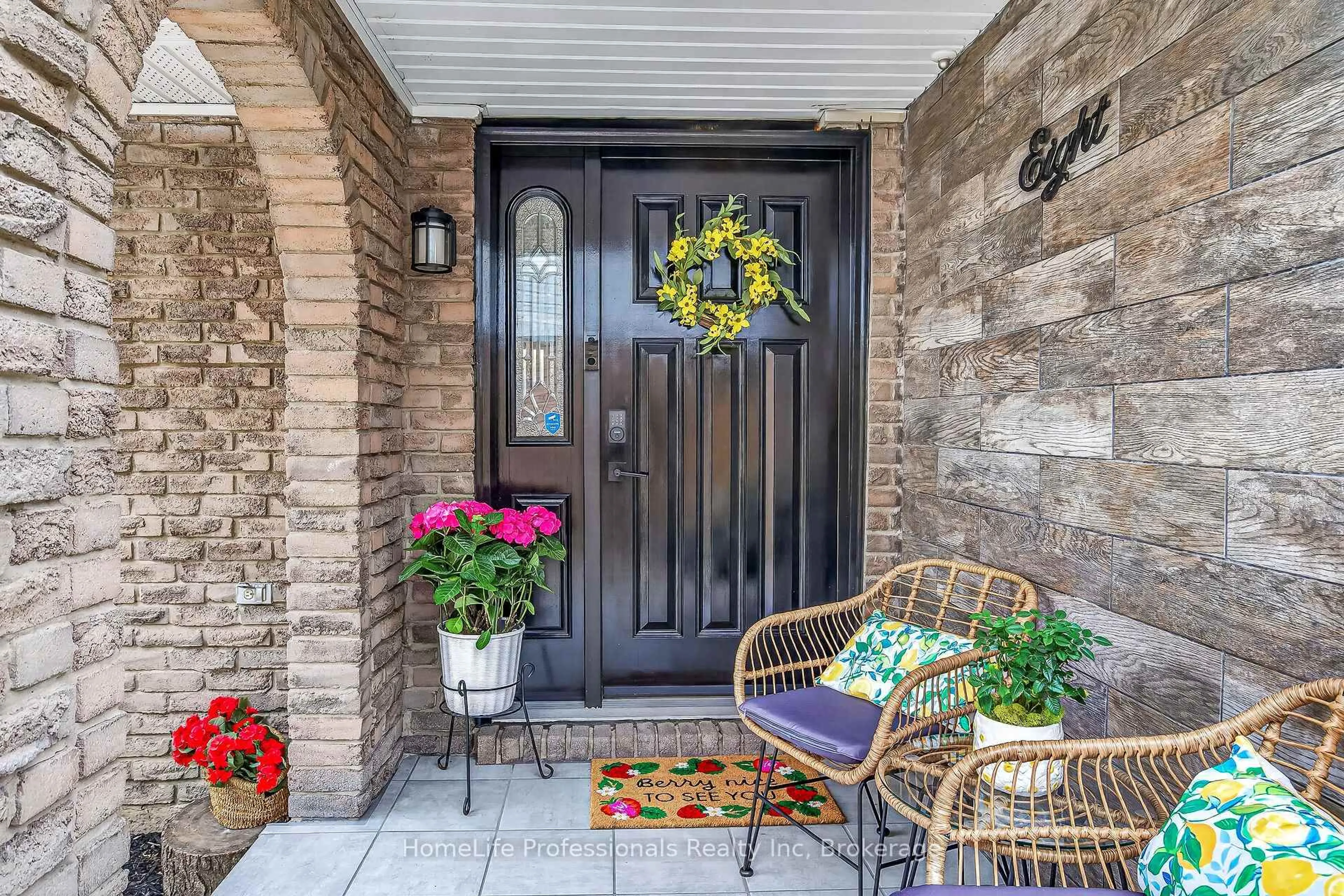 Indoor entryway for 8 FORESTGATE Ave, Hamilton Ontario L9C 6A3