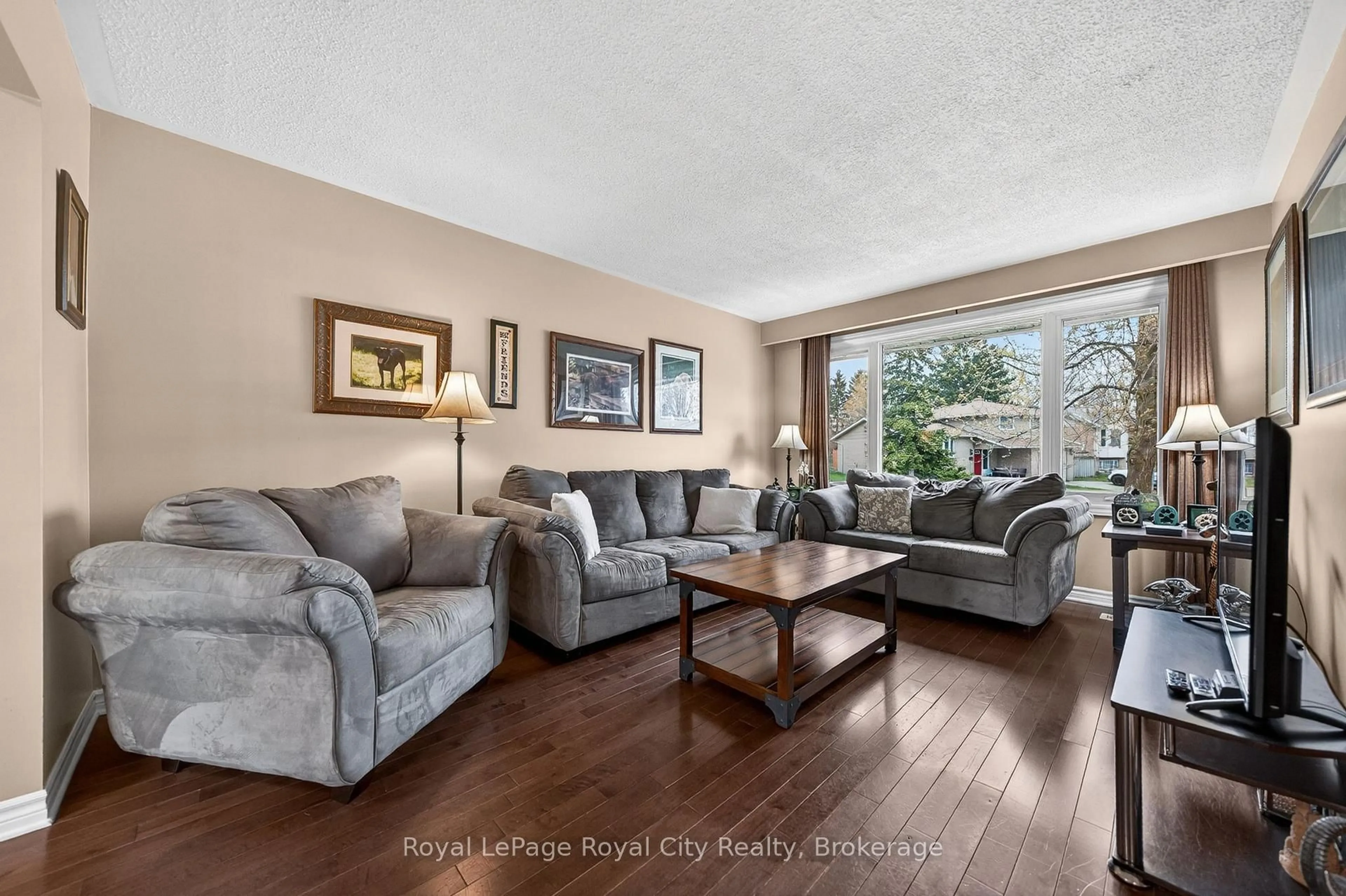 Living room with furniture, unknown for 16 Sanderson Dr, Guelph Ontario N1H 6T8
