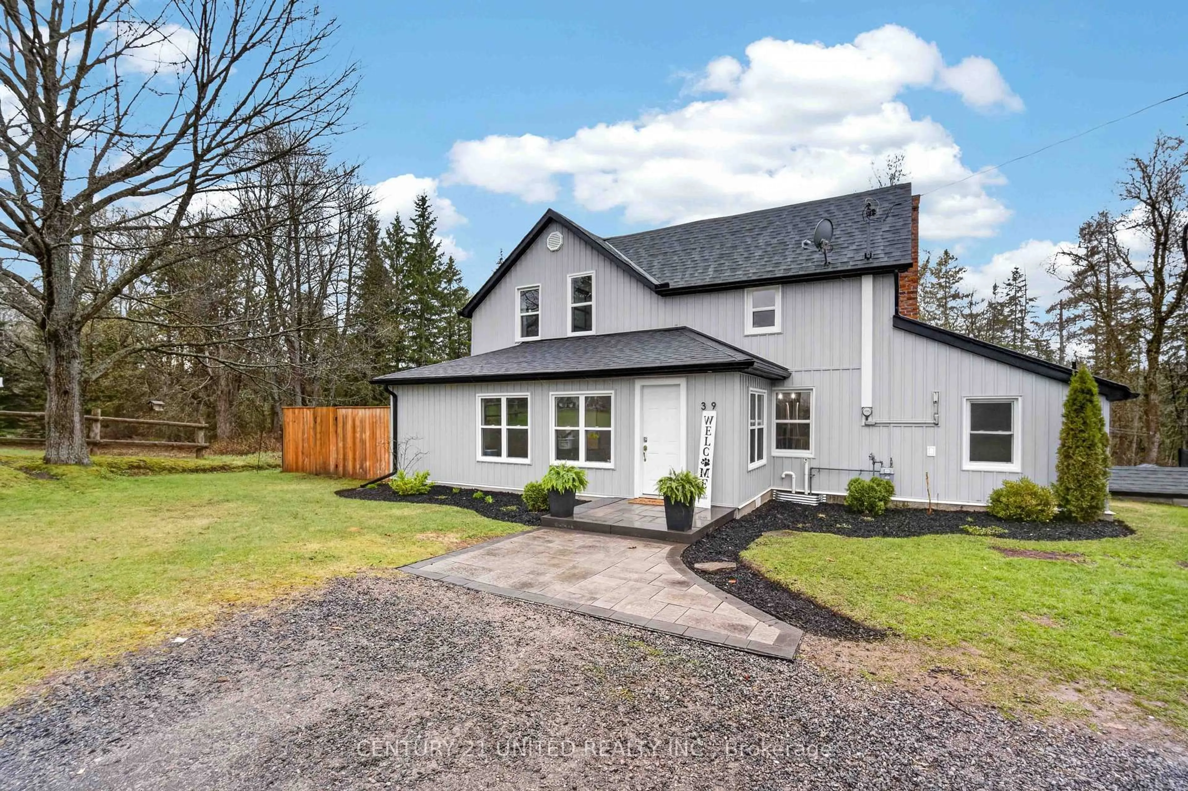 A pic from outside/outdoor area/front of a property/back of a property/a pic from drone, street for 39 Concession St, Havelock-Belmont-Methuen Ontario K0L 1Z0