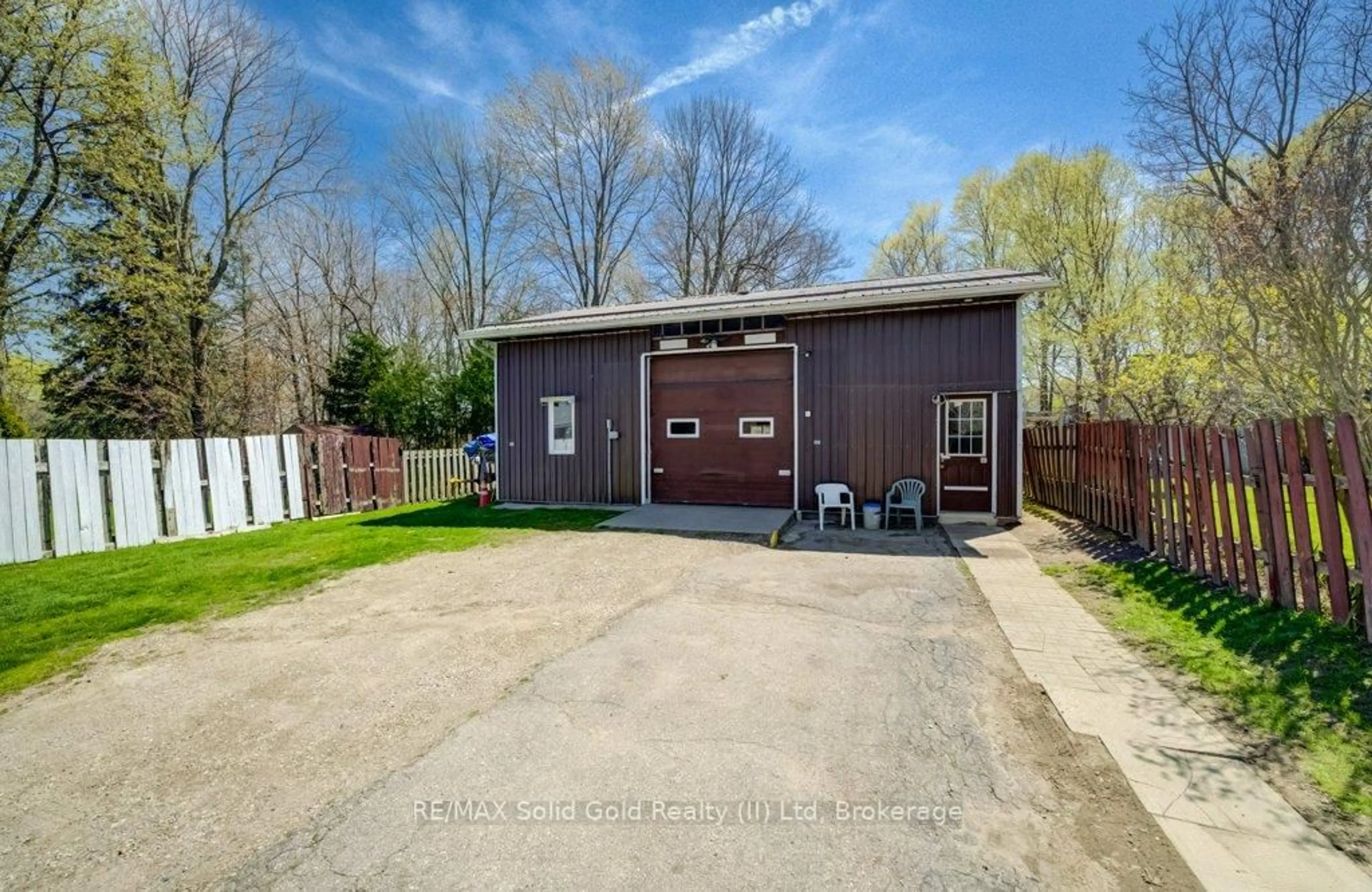 Shed for 291 Westwood Dr, Kitchener Ontario N2M 2L3