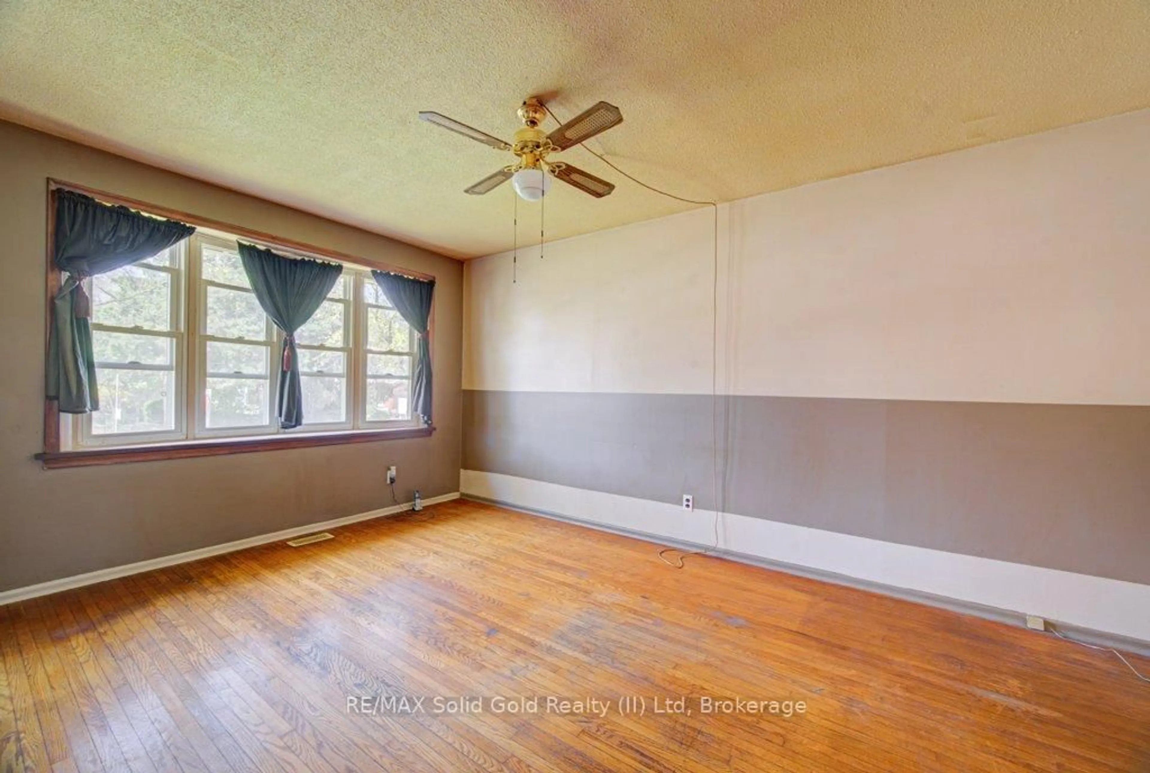 A pic of a room for 291 Westwood Dr, Kitchener Ontario N2M 2L3