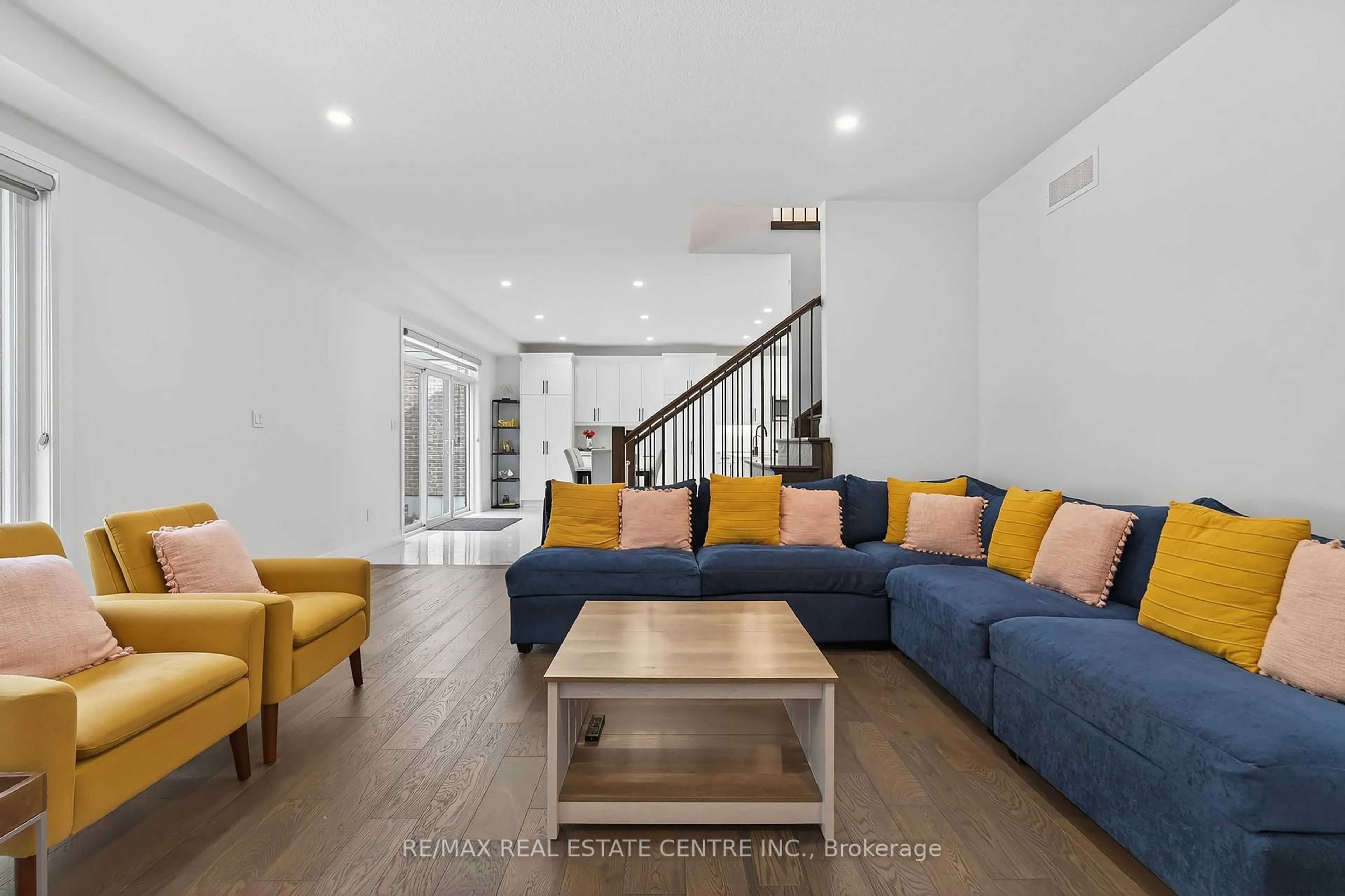 Living room with furniture, unknown for 209 Jeffrey Pl, Kitchener Ontario N3L 0P5