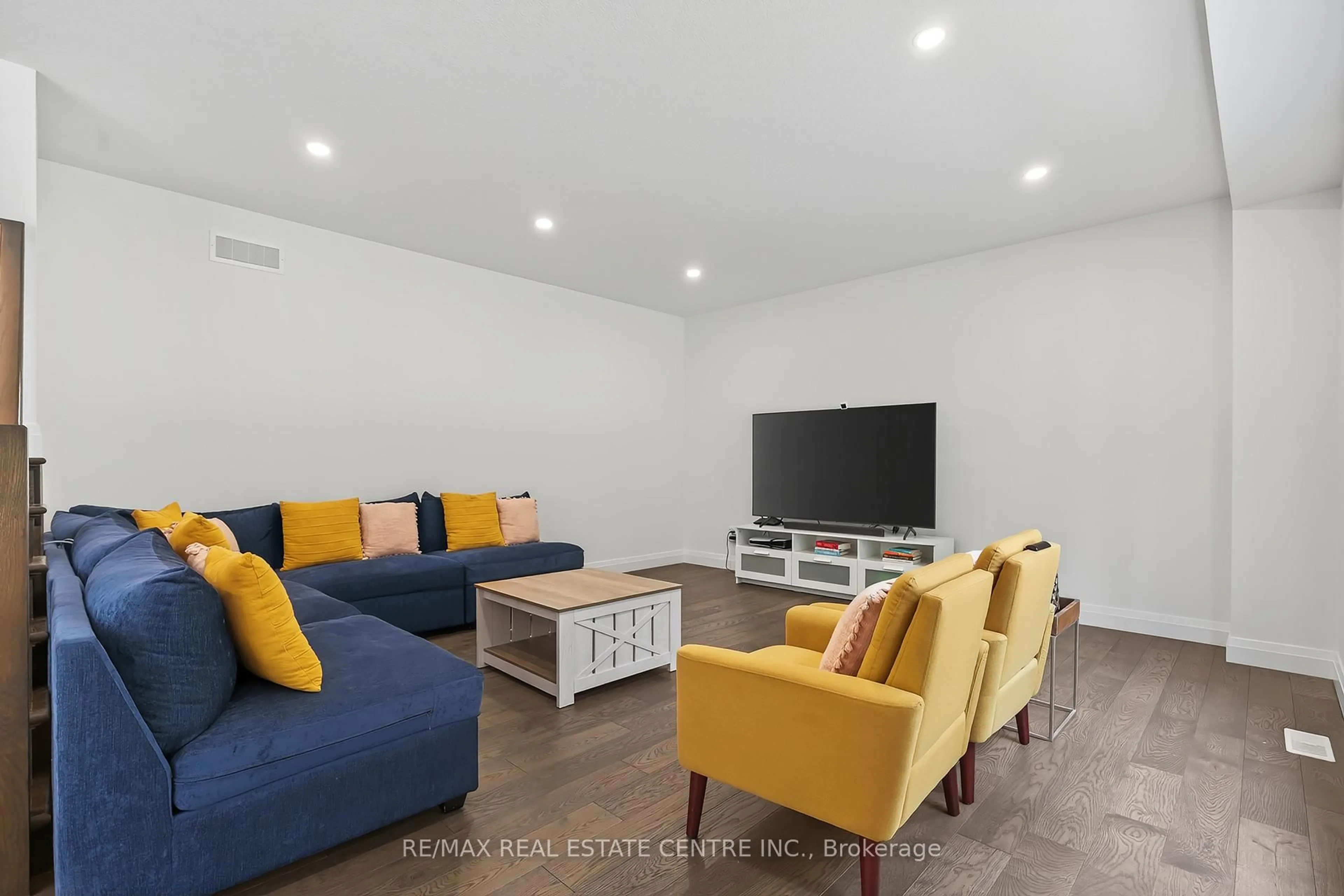 Living room with furniture, unknown for 209 Jeffrey Pl, Kitchener Ontario N3L 0P5