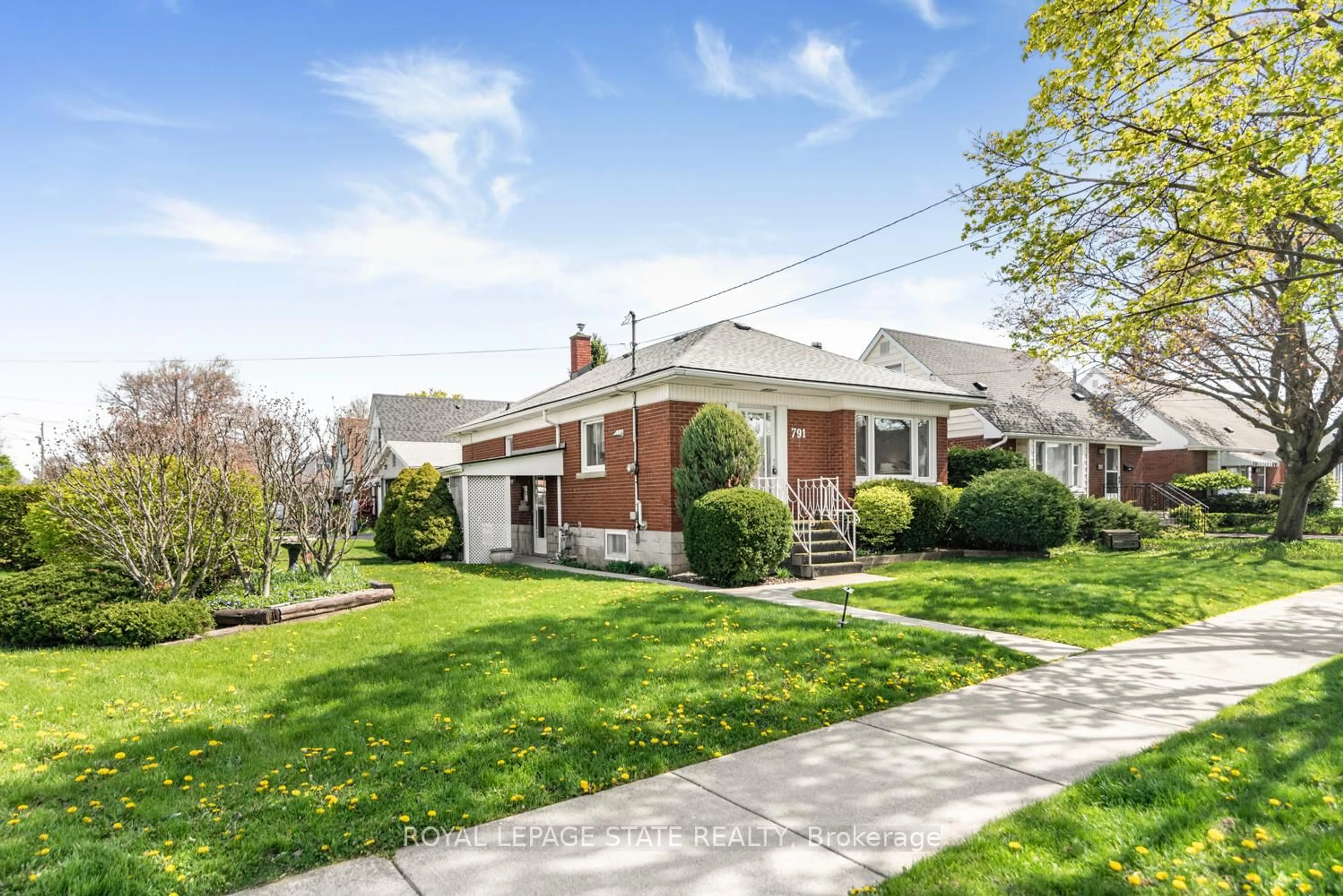 Home with brick exterior material, street for 791 Brucedale Ave, Hamilton Ontario L8V 1S4
