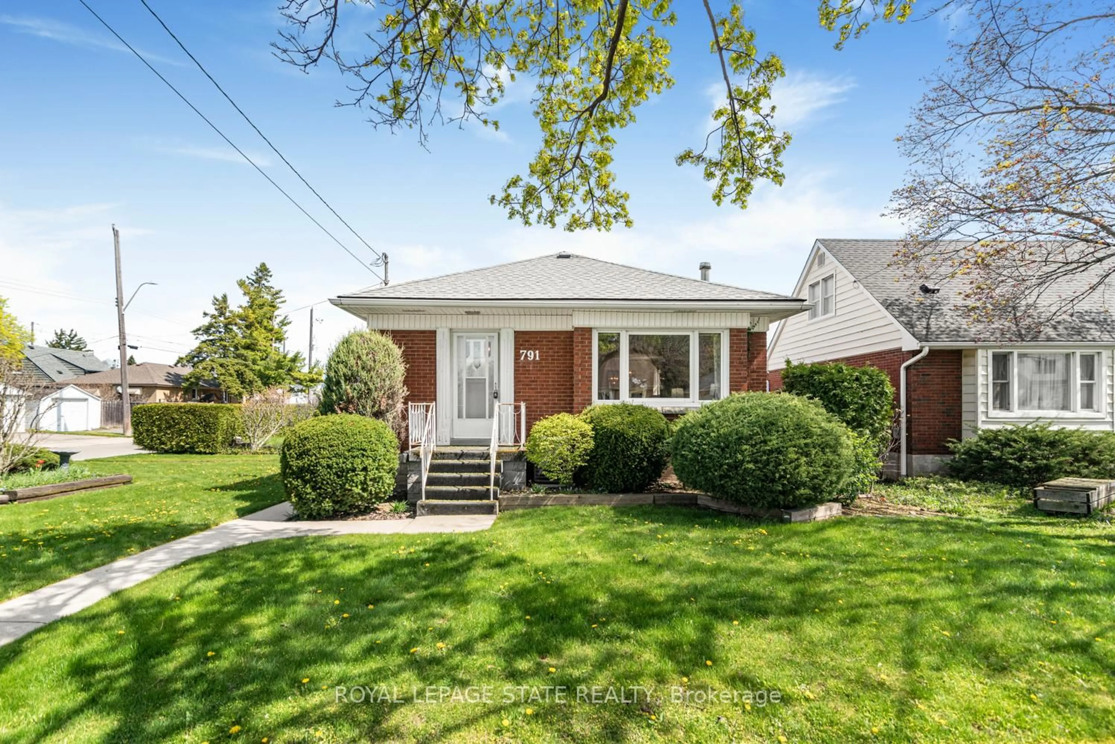 Home with brick exterior material, street for 791 Brucedale Ave, Hamilton Ontario L8V 1S4
