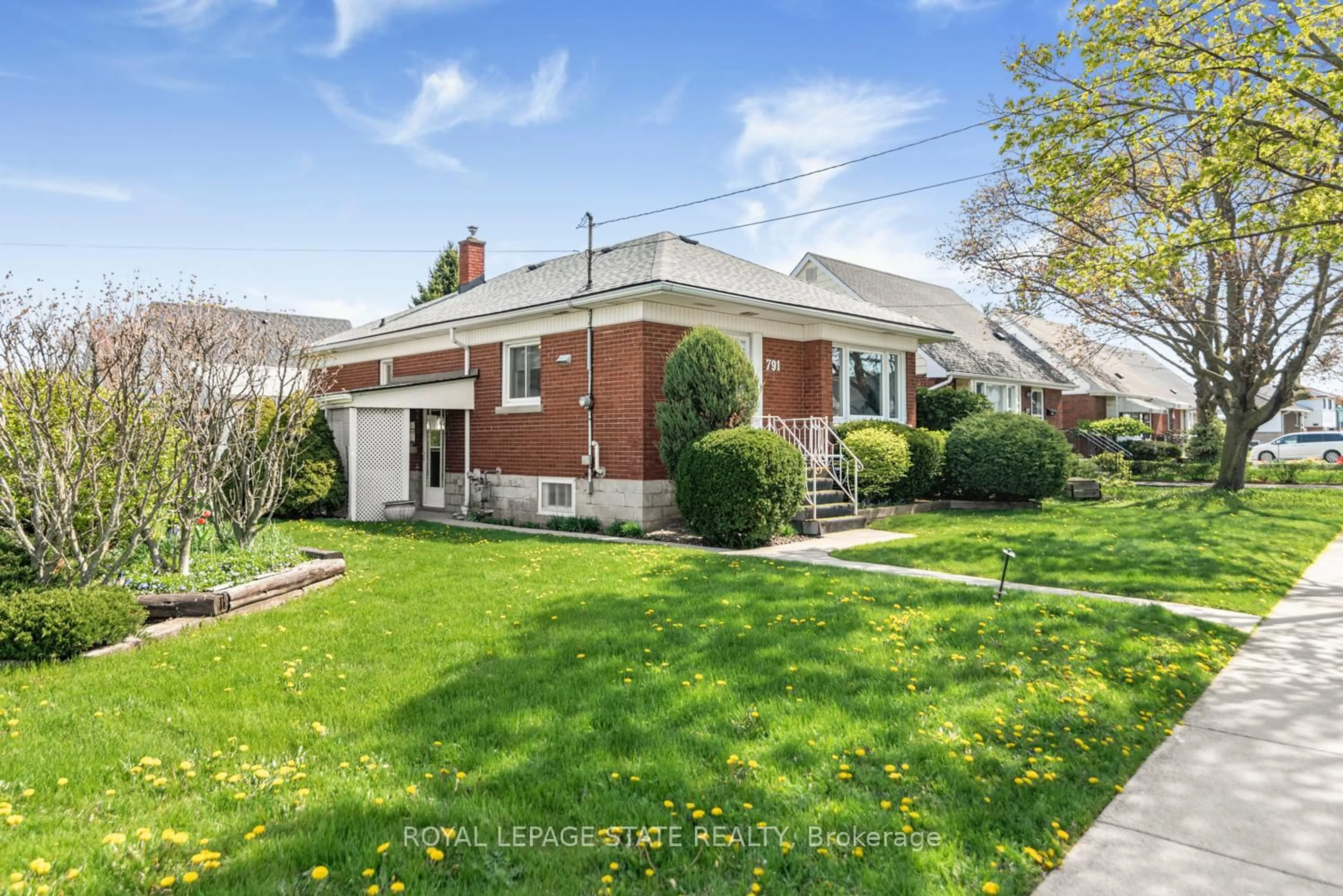 Home with brick exterior material, street for 791 Brucedale Ave, Hamilton Ontario L8V 1S4