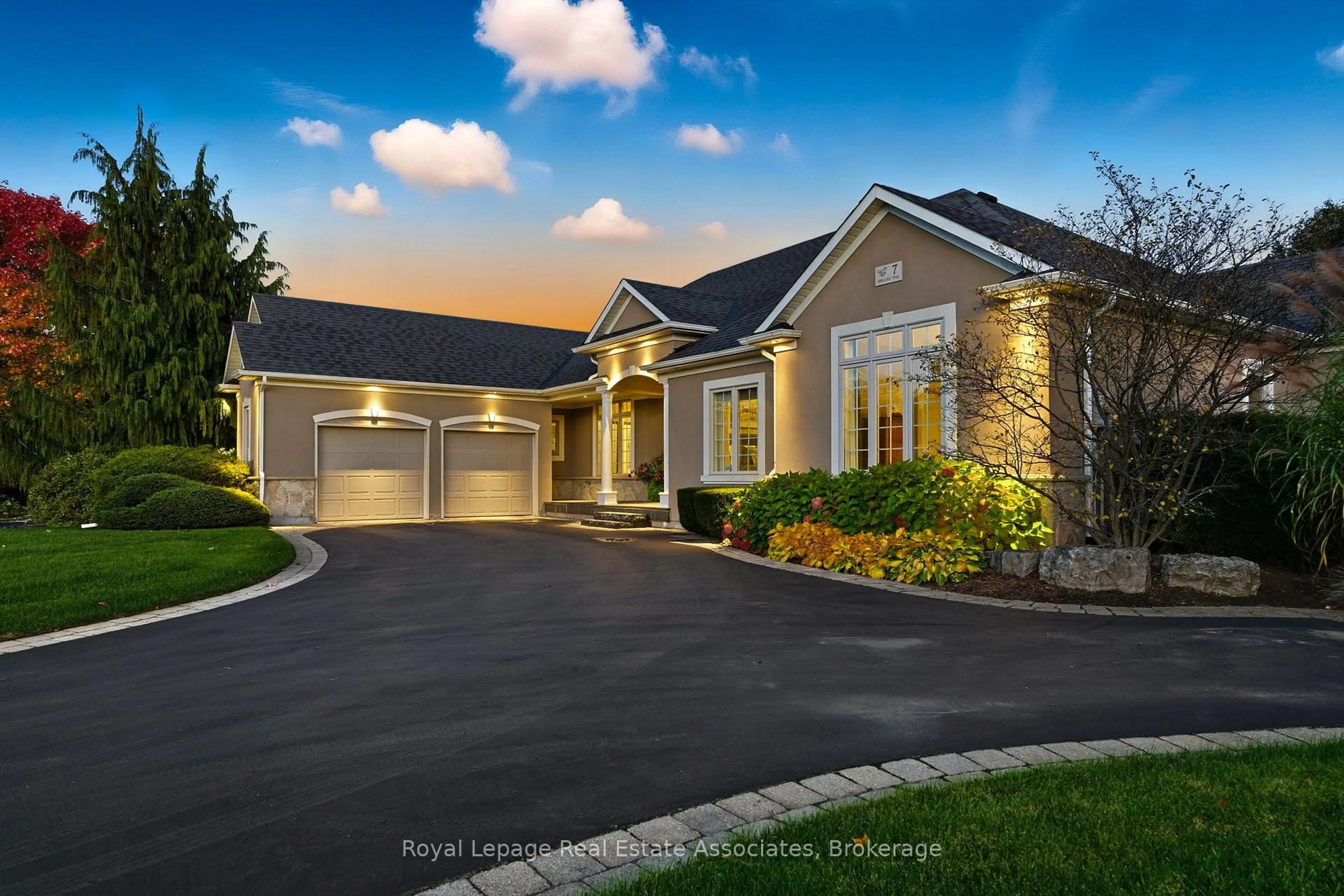 Home with vinyl exterior material, street for 7 Appaloosa Tr, Hamilton Ontario L0R 1H3