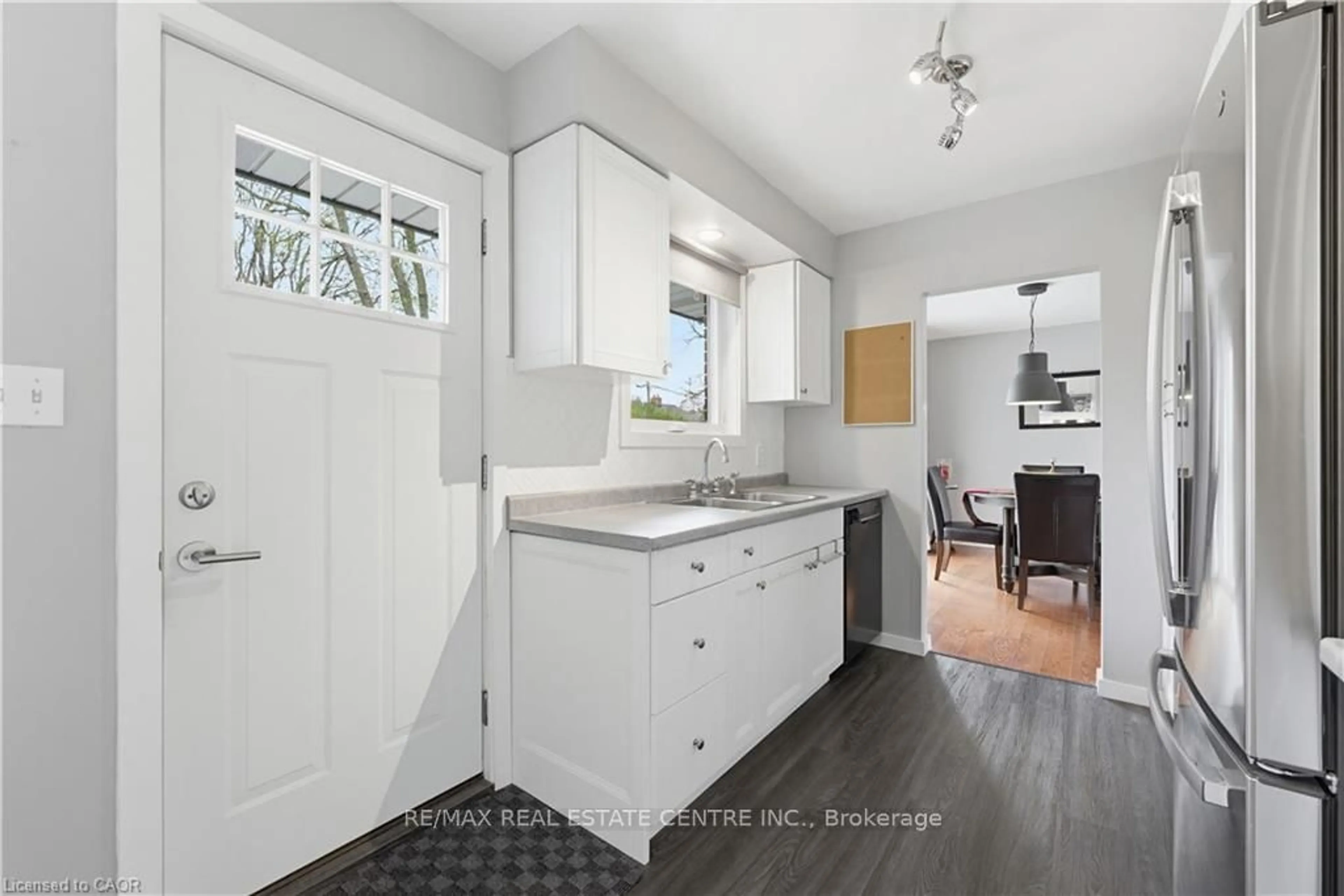 Open concept kitchen, unknown for 147 Churchill Dr, Cambridge Ontario N1S 1S3