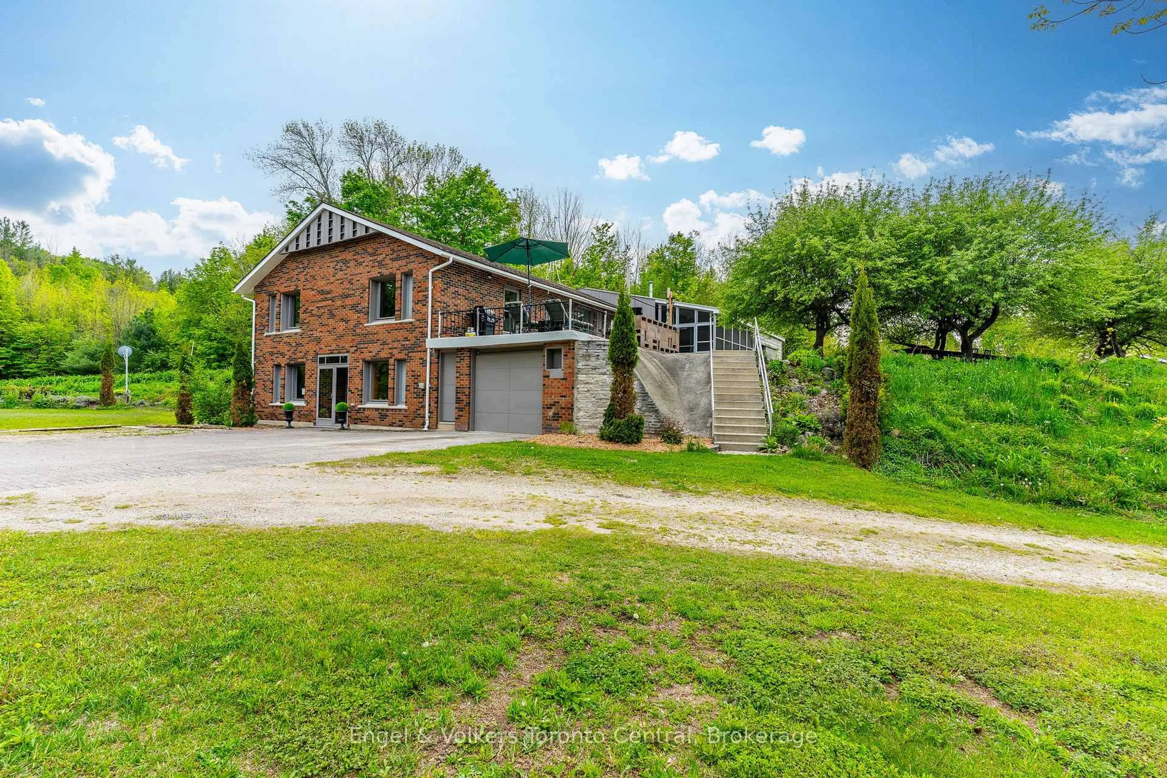 A pic from outside/outdoor area/front of a property/back of a property/a pic from drone, building for 215588 CONCESSION 4, Chatsworth Ontario N0H 2V0