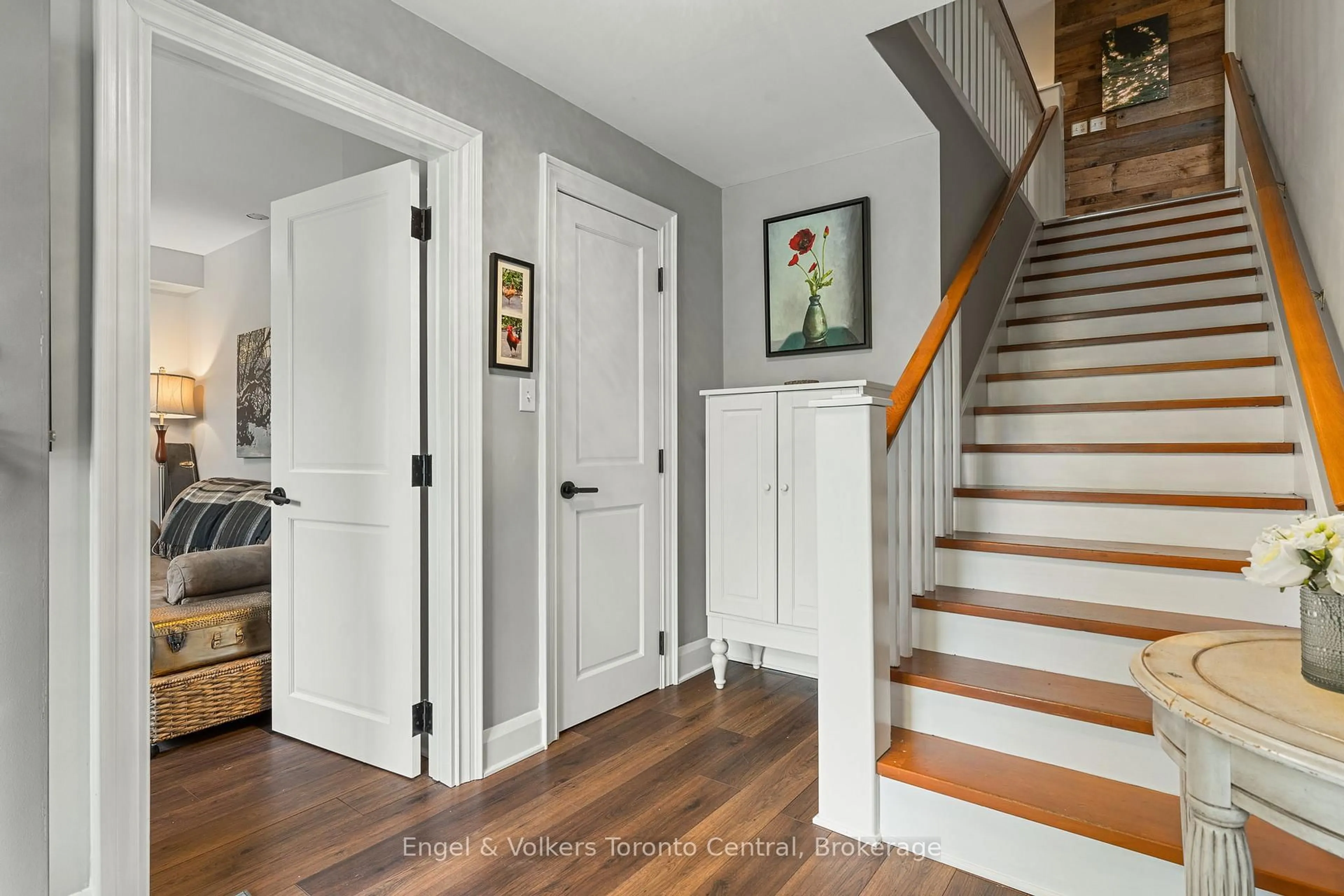 Indoor entryway for 215588 CONCESSION 4, Chatsworth Ontario N0H 2V0