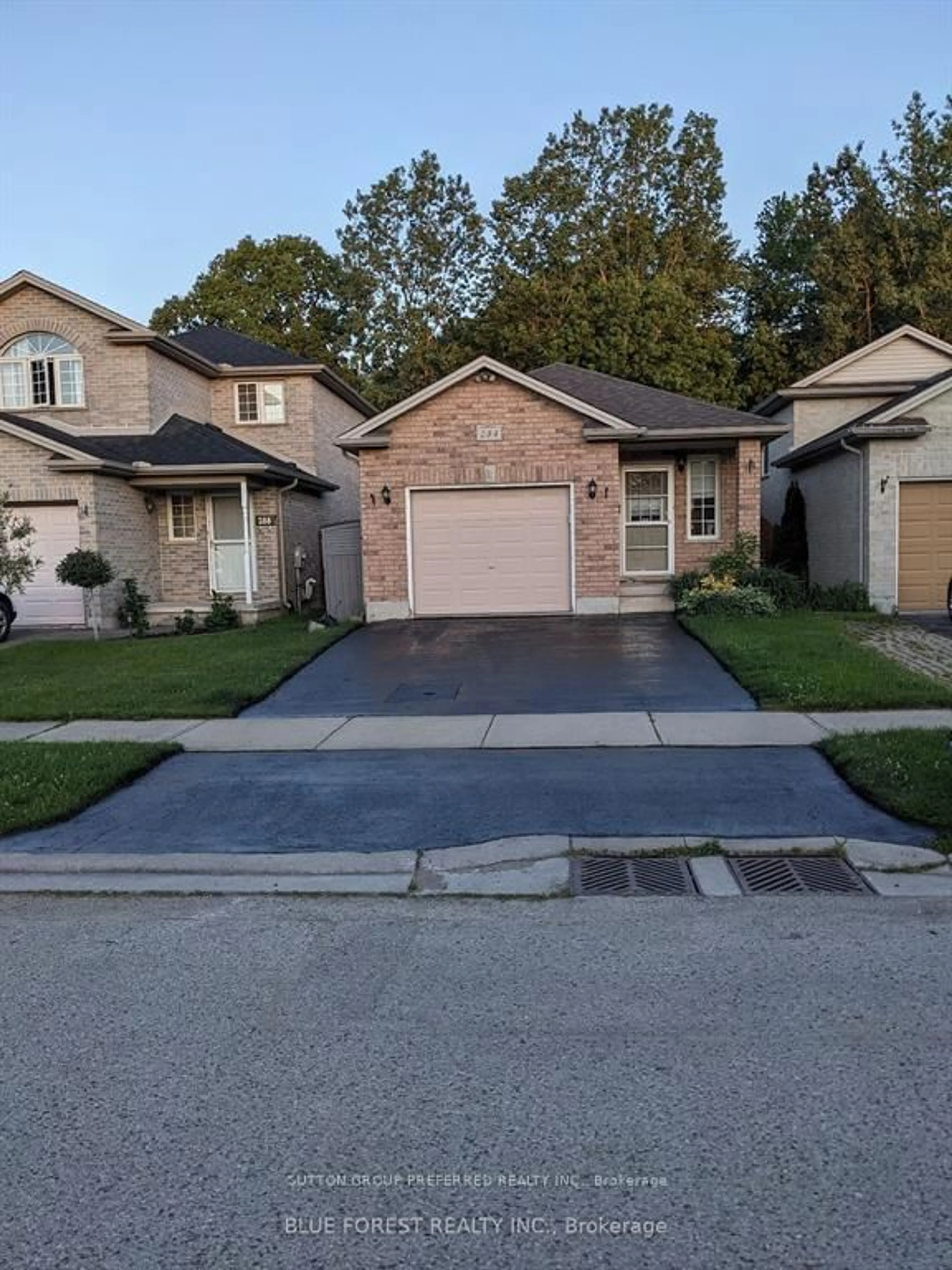 Unknown for 284 Exmouth Circ, London East Ontario N5V 5G6