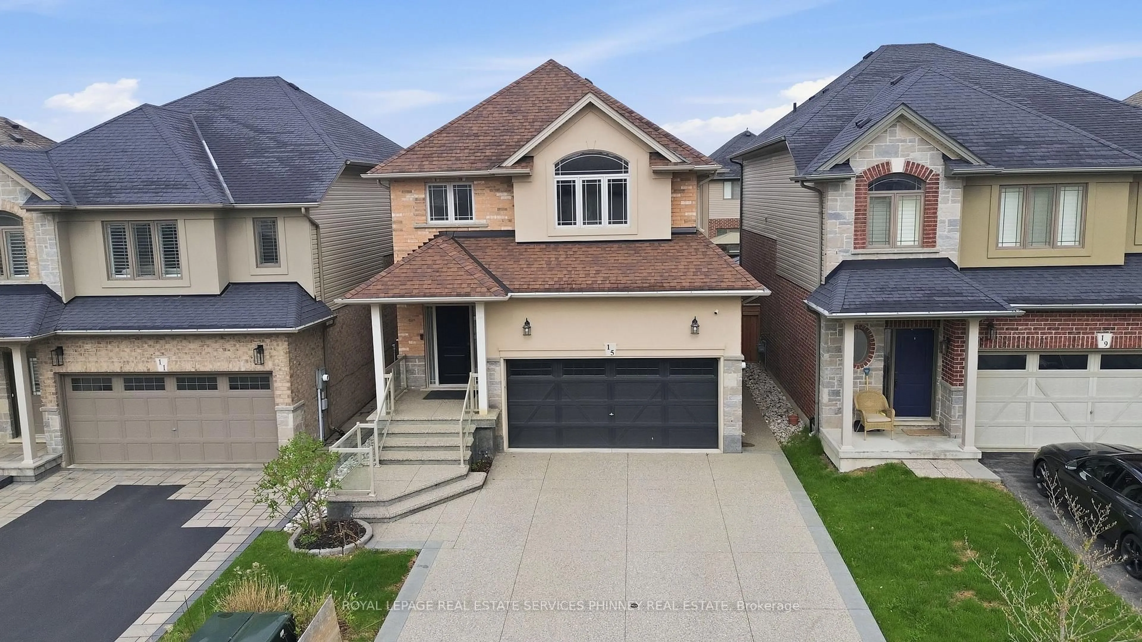 A pic from outside/outdoor area/front of a property/back of a property/a pic from drone, street for 15 Cutts Cres, Hamilton Ontario L0R 1C0